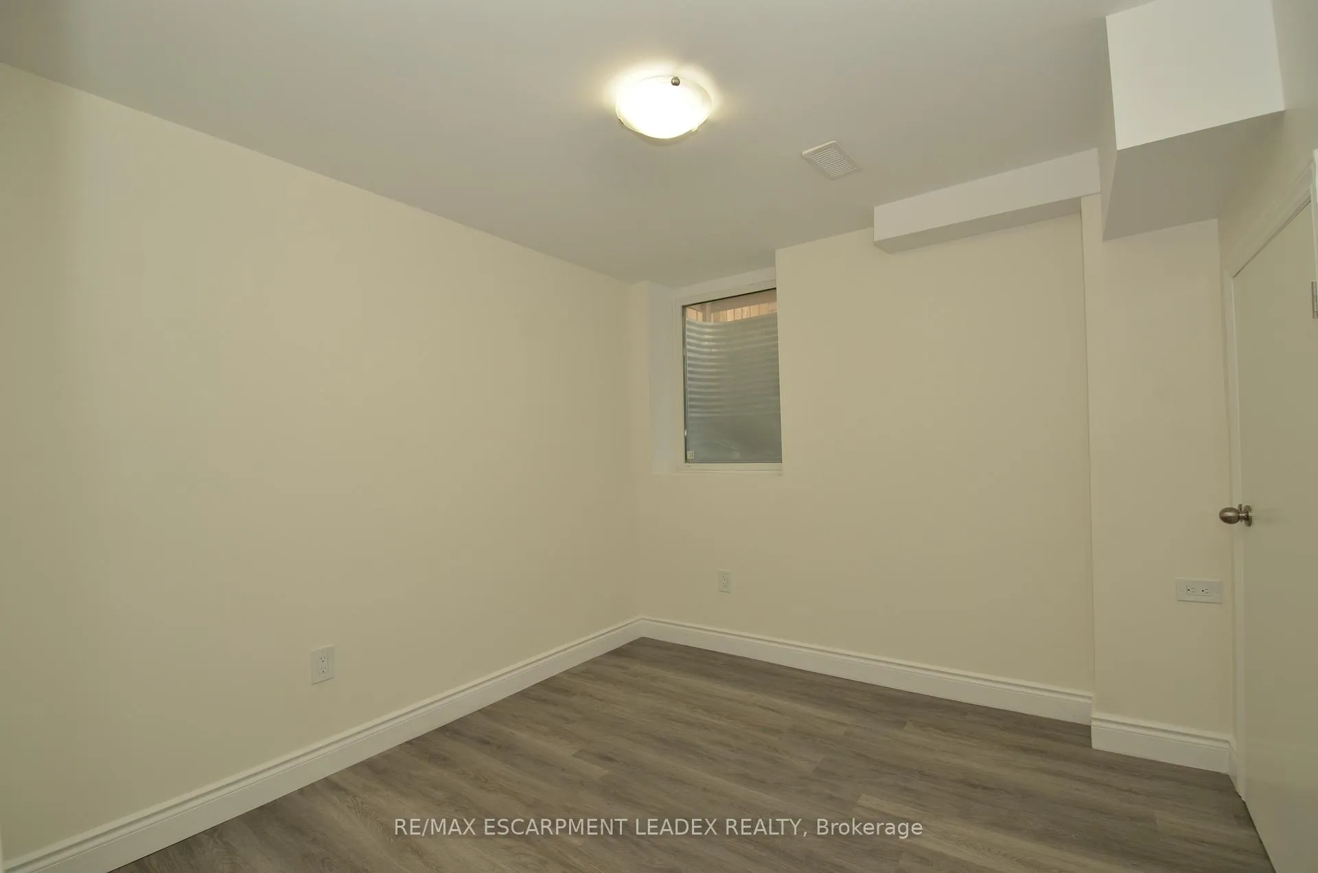 Photo 16 of Unit B, 24 Findlay Drive, Hamilton, Ancaster — HOMEH