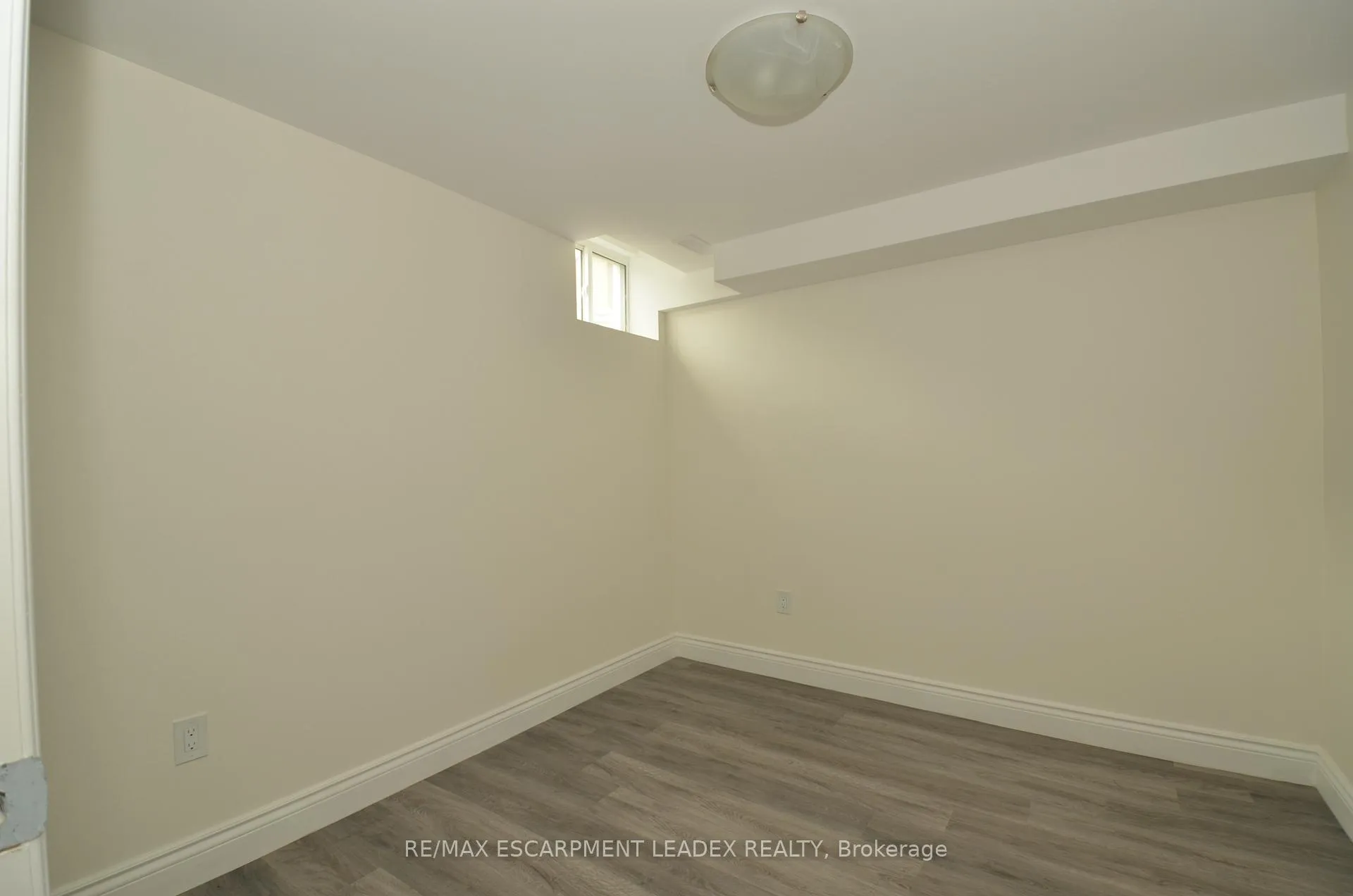 Photo 17 of Unit B, 24 Findlay Drive, Hamilton, Ancaster — HOMEH