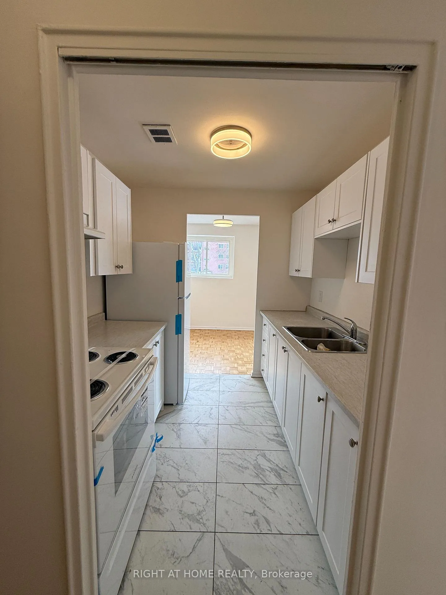 Photo 4 of Unit 206, 95 Taunton Road E, Oshawa, Centennial — HOMEH