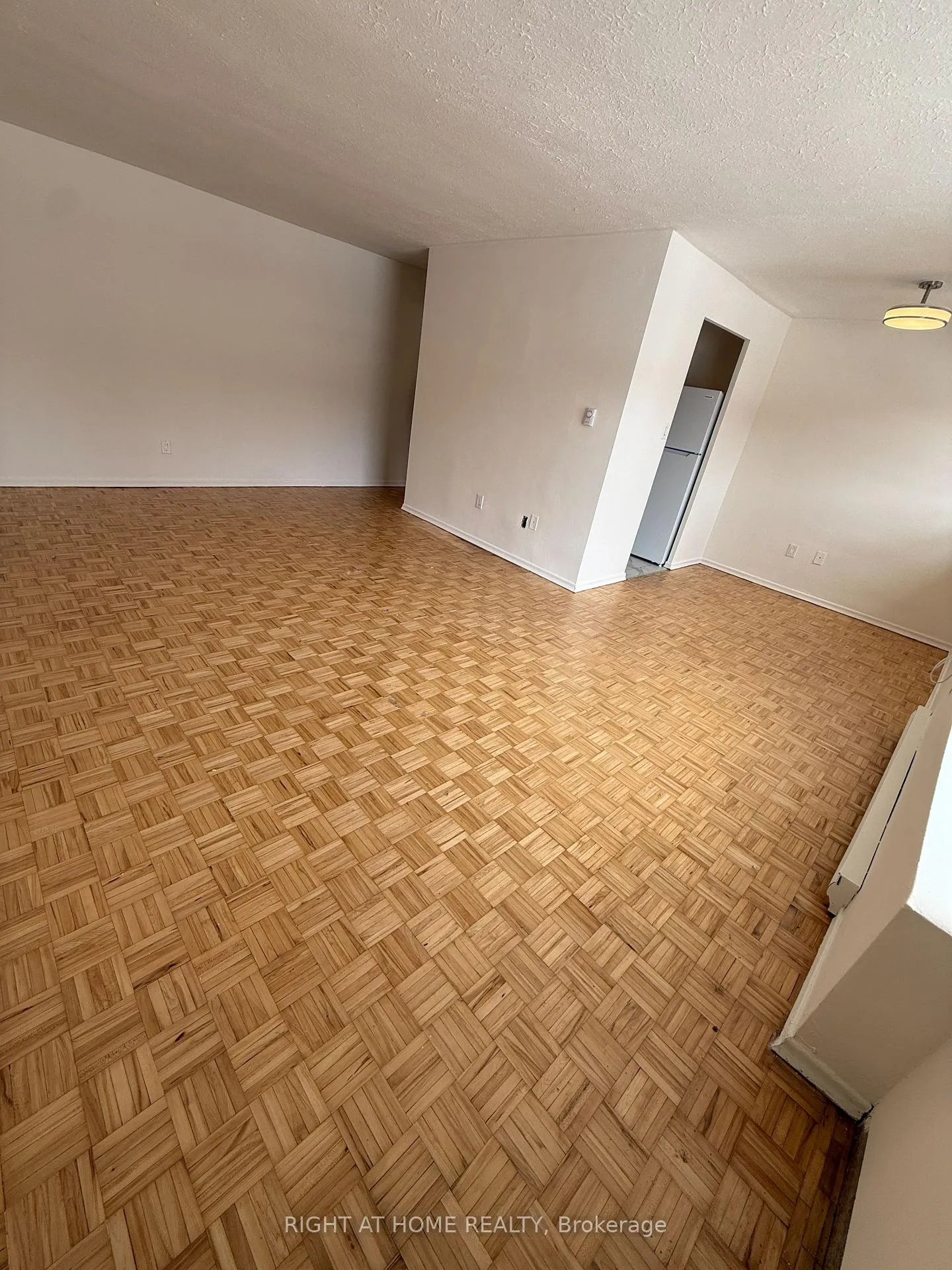 Photo 6 of Unit 206, 95 Taunton Road E, Oshawa, Centennial — HOMEH