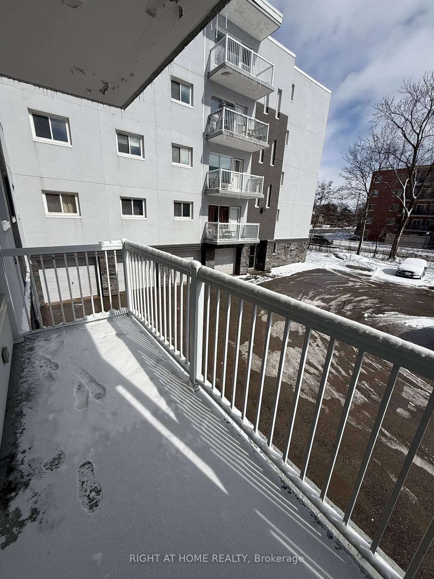 Photo 9 of Unit 206, 95 Taunton Road E, Oshawa, Centennial — HOMEH