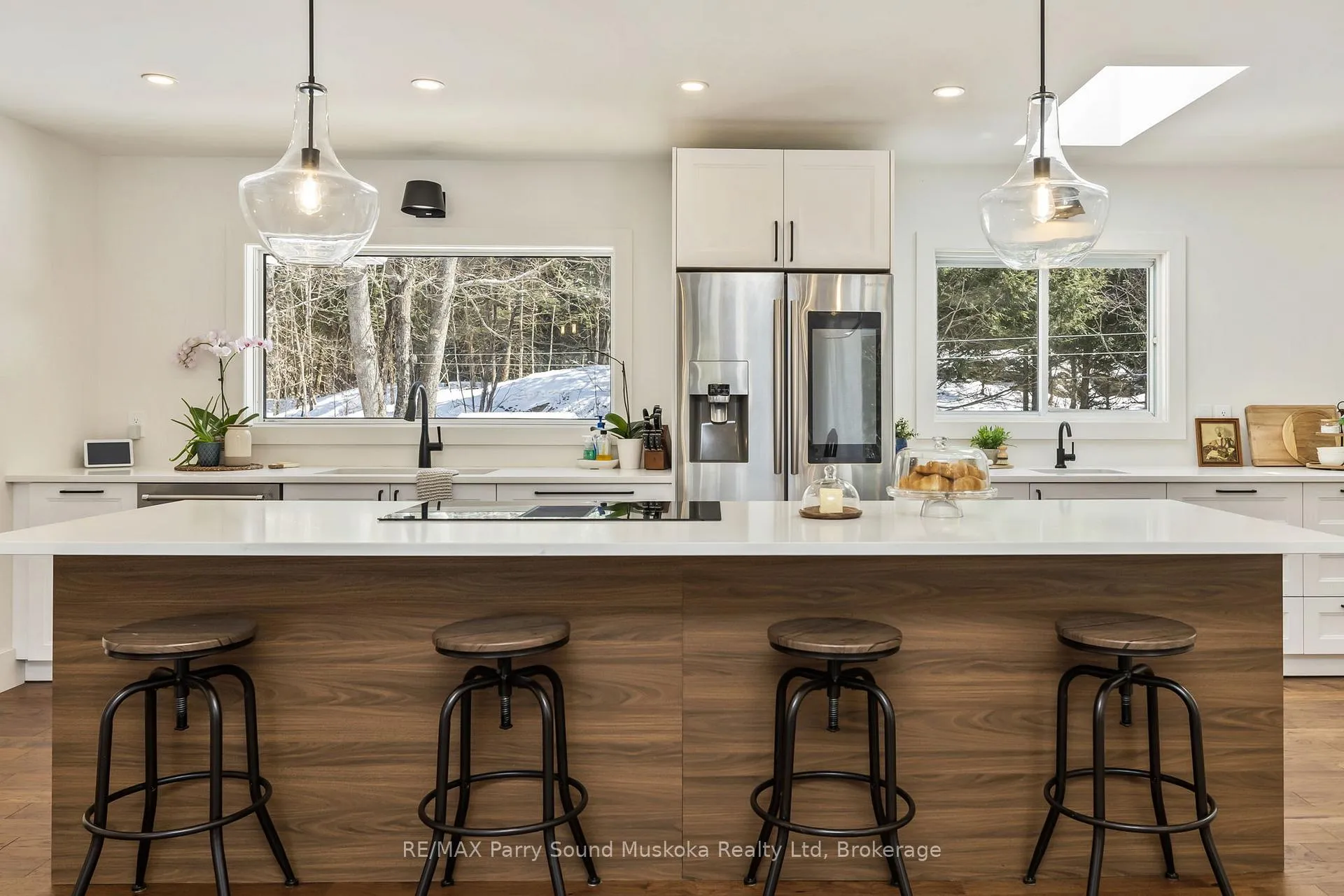 Photo 3 of 31 Lake Forest Drive, McDougall — HOMEH