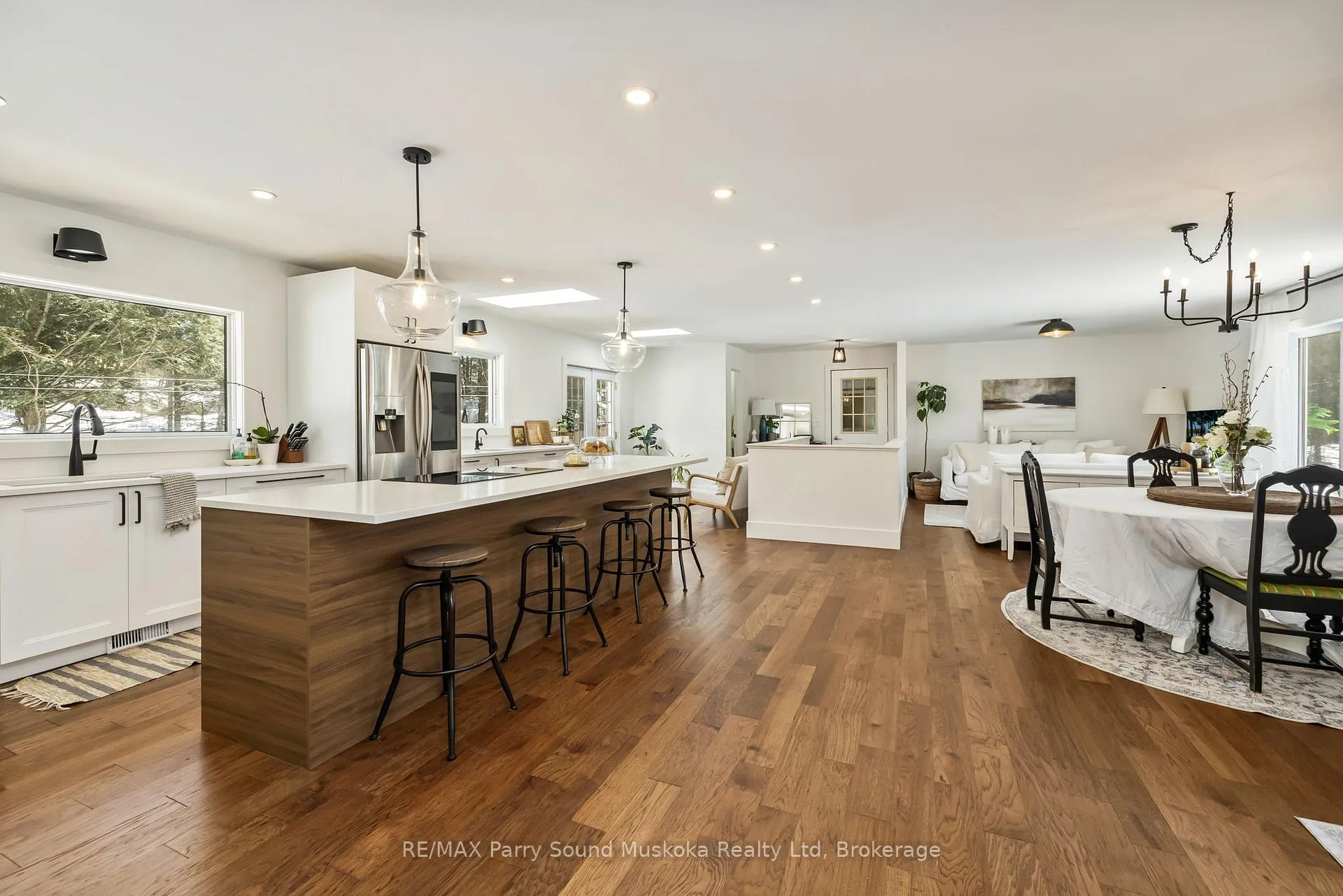 Photo 4 of 31 Lake Forest Drive, McDougall — HOMEH