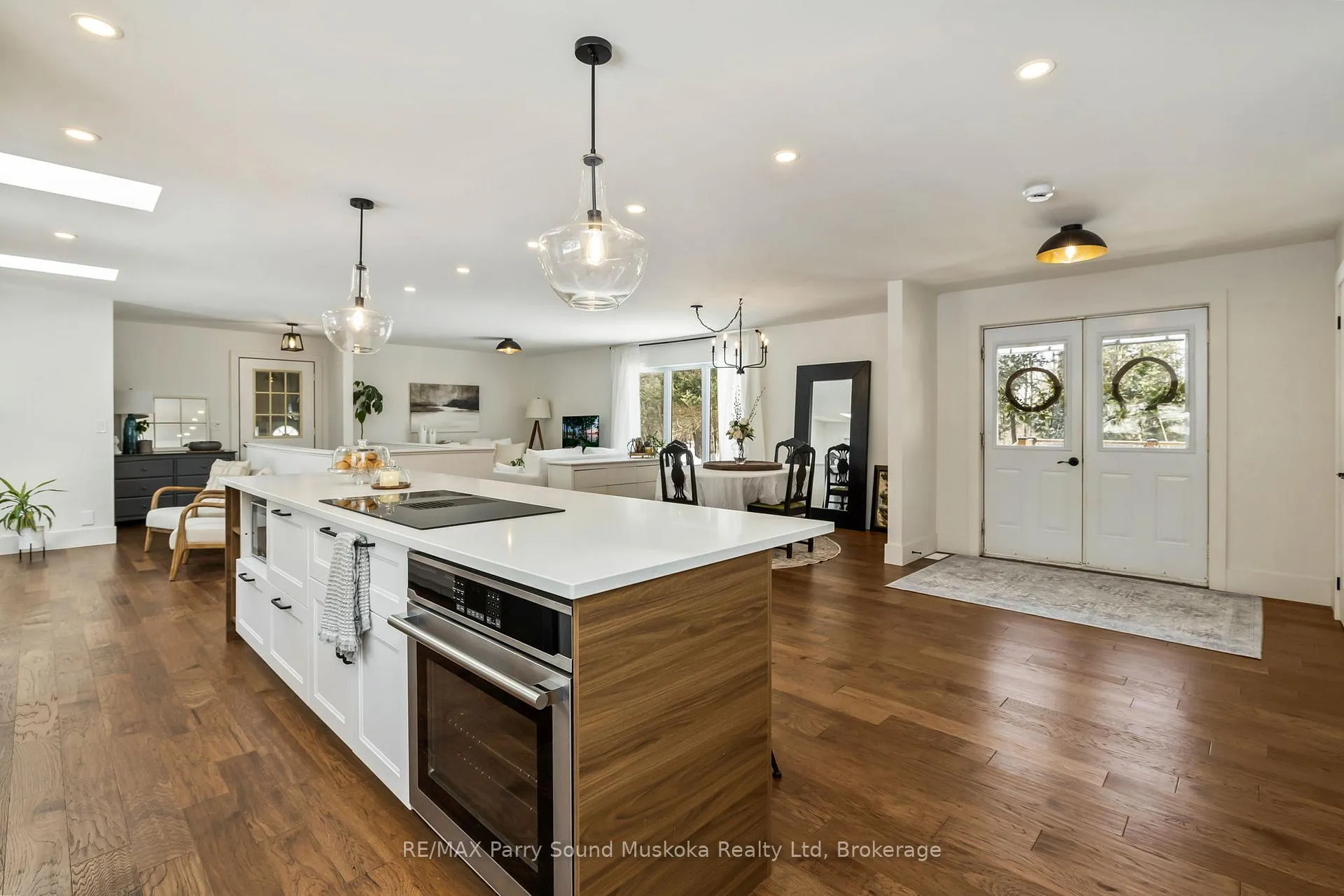 Photo 5 of 31 Lake Forest Drive, McDougall — HOMEH