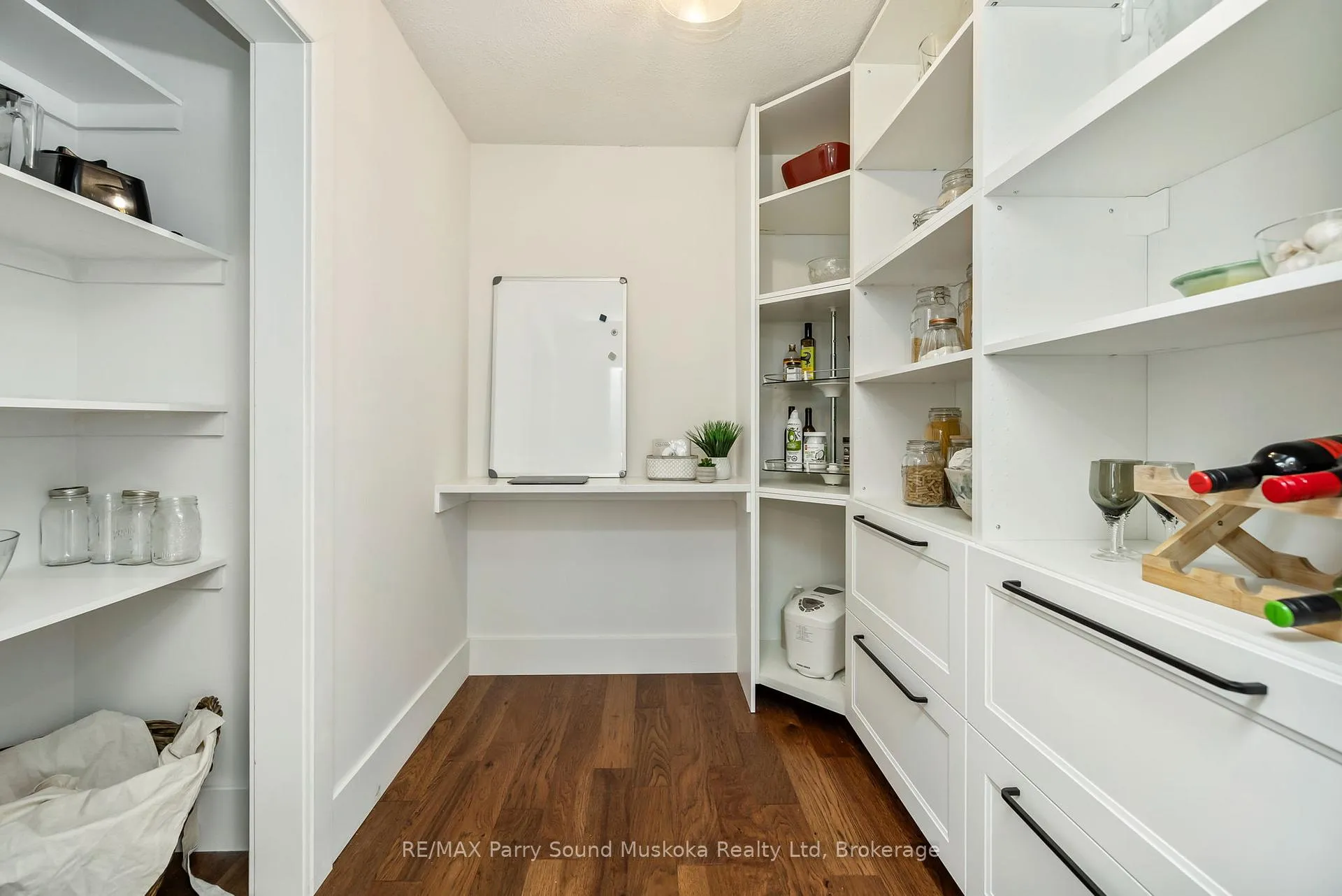 Photo 8 of 31 Lake Forest Drive, McDougall — HOMEH