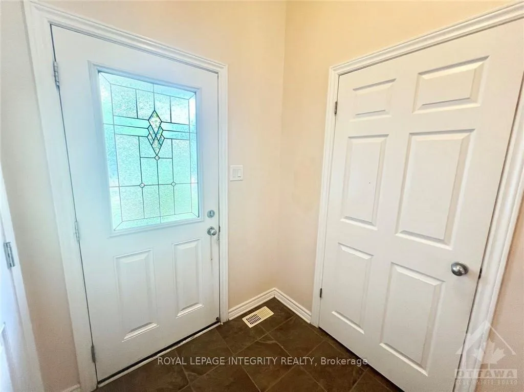 Photo 3 of 102 Brady Avenue, Ottawa, Kanata - Morgan's Grant/South March — HOMEH