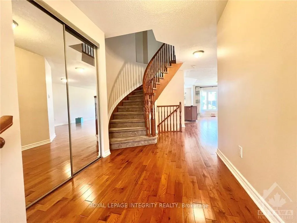 Photo 5 of 102 Brady Avenue, Ottawa, Kanata - Morgan's Grant/South March — HOMEH