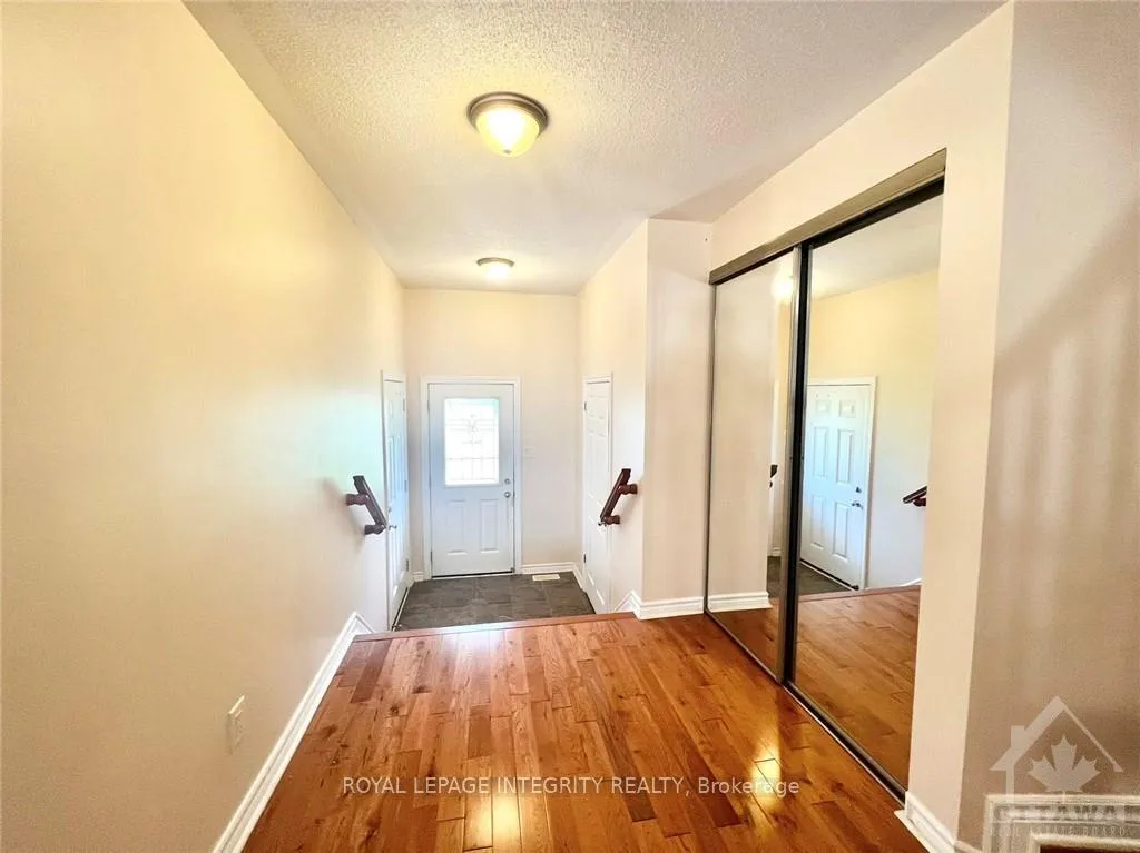 Photo 6 of 102 Brady Avenue, Ottawa, Kanata - Morgan's Grant/South March — HOMEH