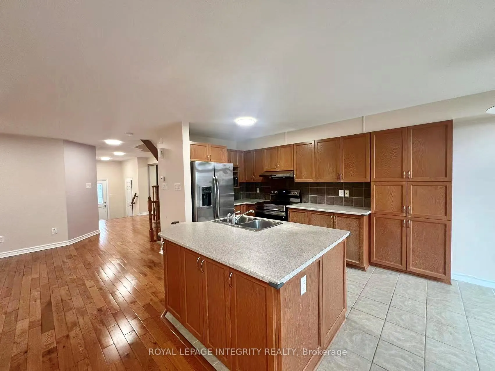 Photo 8 of 102 Brady Avenue, Ottawa, Kanata - Morgan's Grant/South March — HOMEH