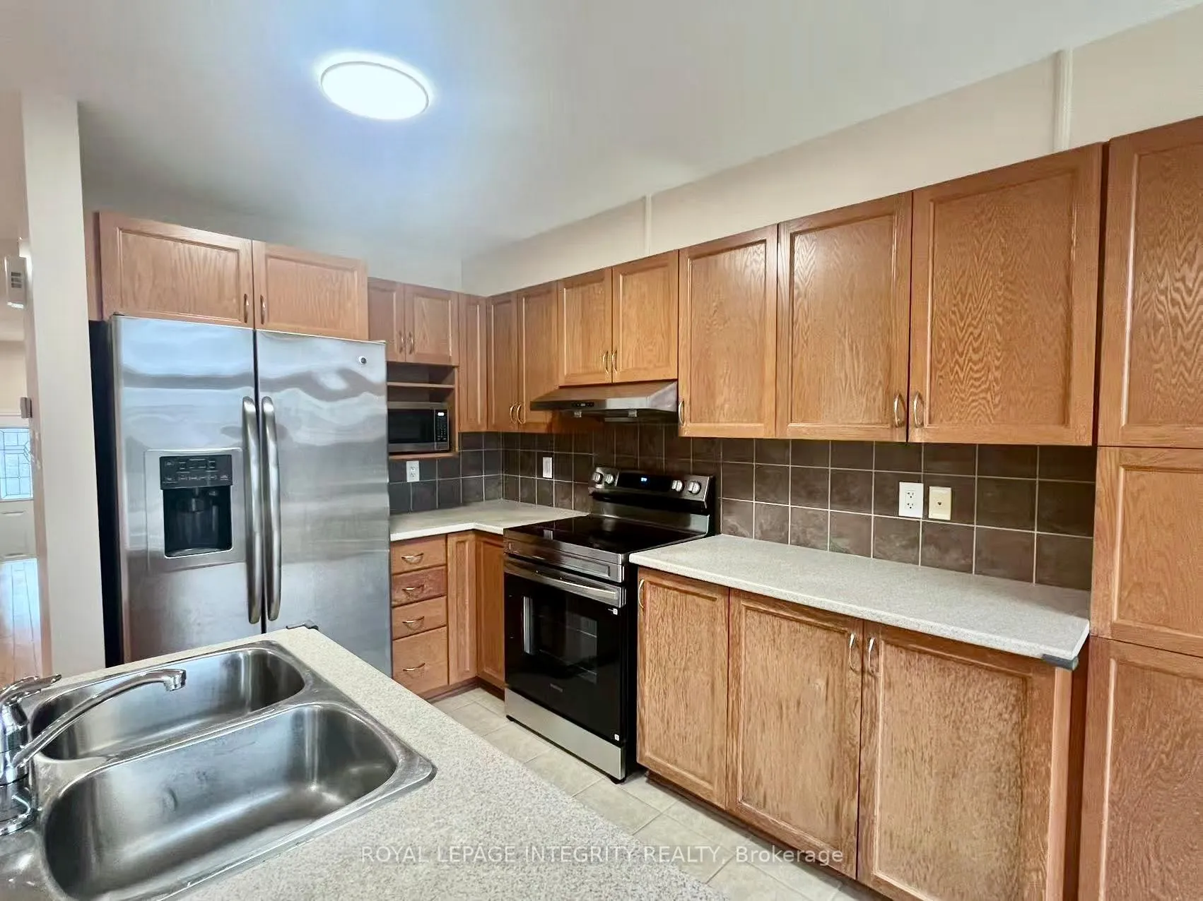 Photo 11 of 102 Brady Avenue, Ottawa, Kanata - Morgan's Grant/South March — HOMEH