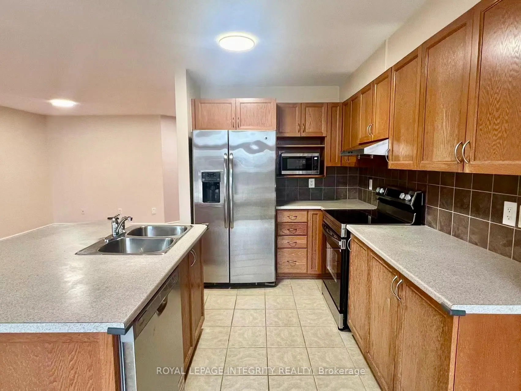 Photo 12 of 102 Brady Avenue, Ottawa, Kanata - Morgan's Grant/South March — HOMEH