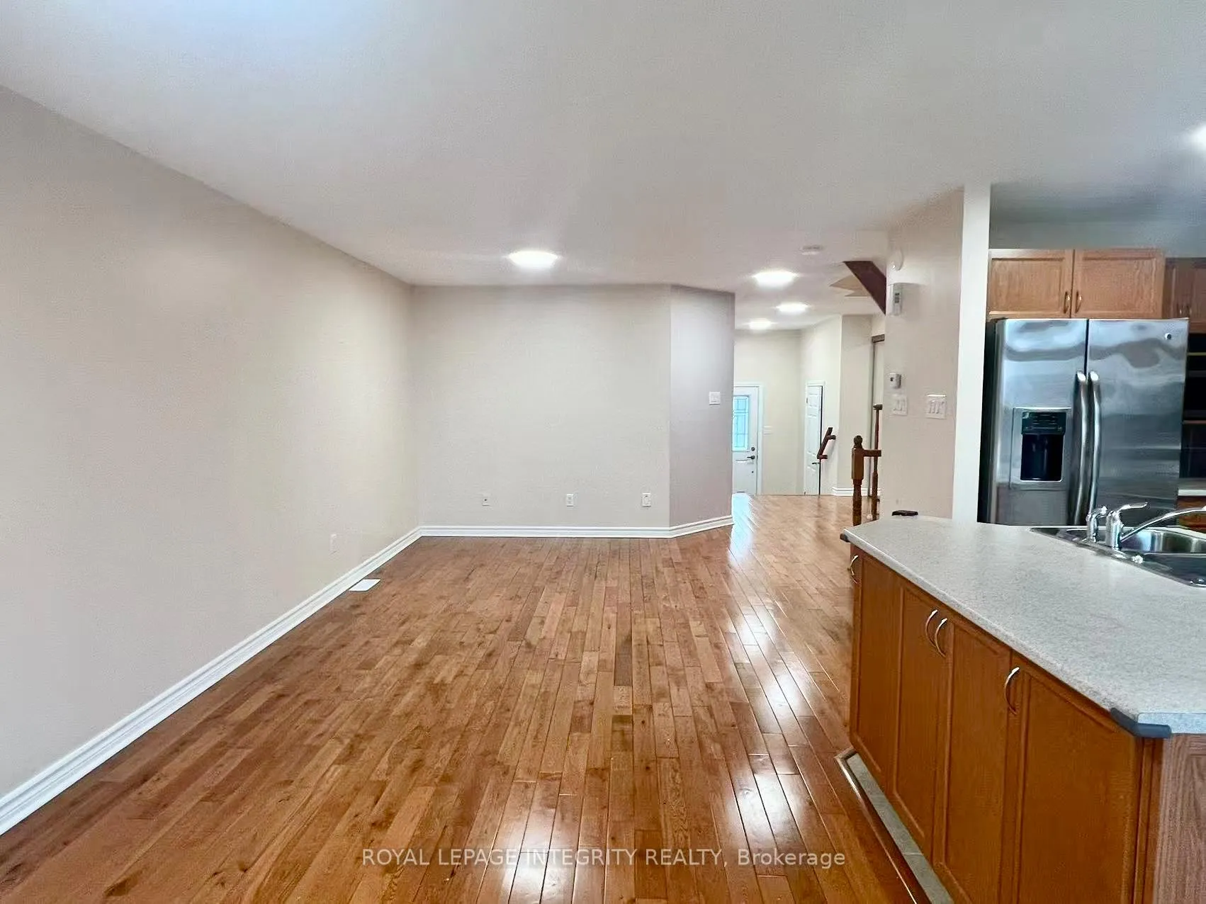 Photo 13 of 102 Brady Avenue, Ottawa, Kanata - Morgan's Grant/South March — HOMEH