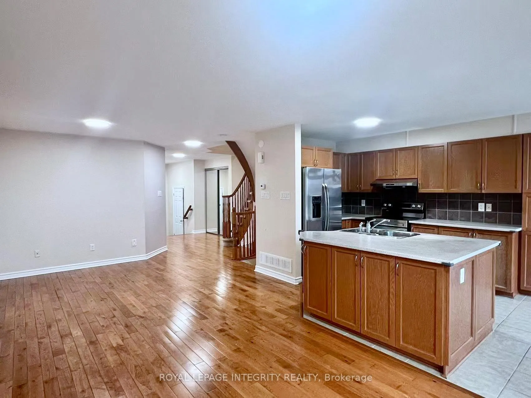 Photo 14 of 102 Brady Avenue, Ottawa, Kanata - Morgan's Grant/South March — HOMEH