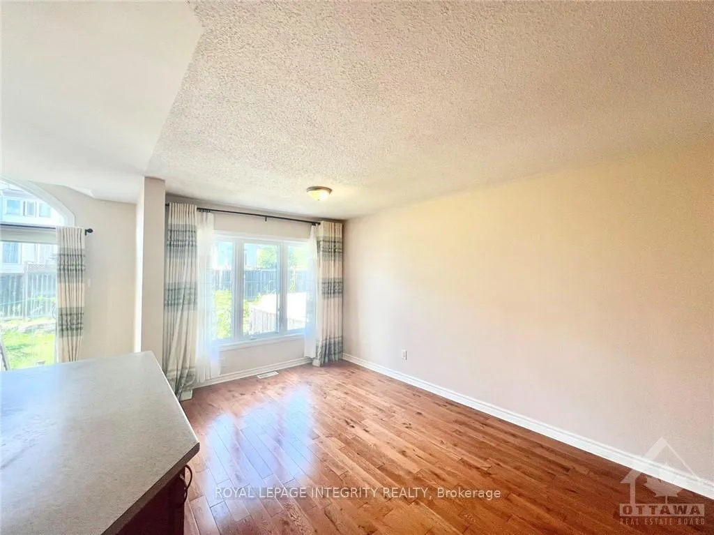 Photo 16 of 102 Brady Avenue, Ottawa, Kanata - Morgan's Grant/South March — HOMEH
