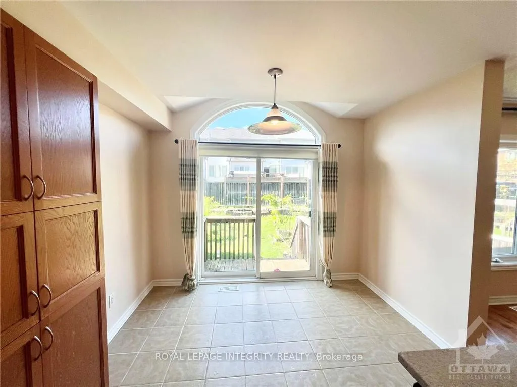 Photo 17 of 102 Brady Avenue, Ottawa, Kanata - Morgan's Grant/South March — HOMEH