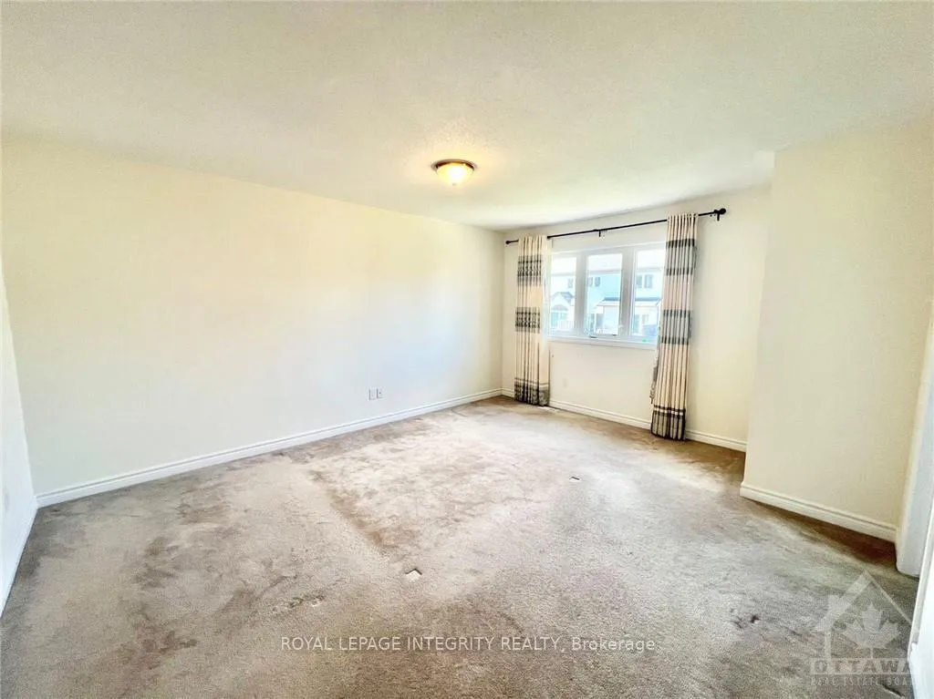 Photo 18 of 102 Brady Avenue, Ottawa, Kanata - Morgan's Grant/South March — HOMEH