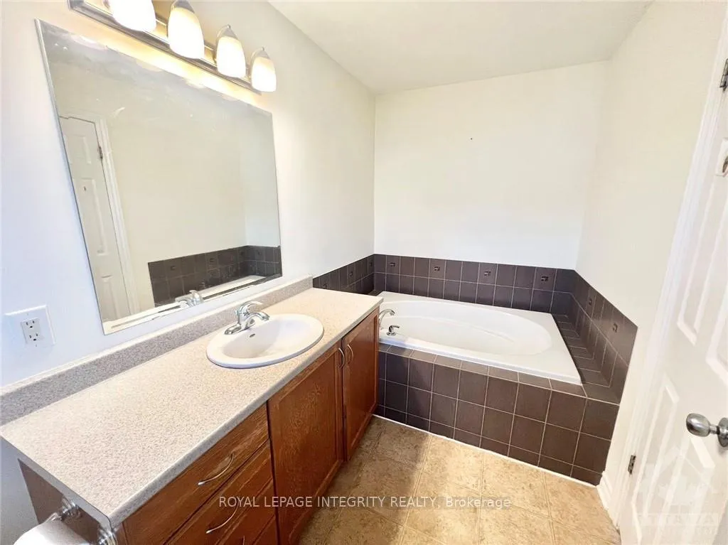 Photo 21 of 102 Brady Avenue, Ottawa, Kanata - Morgan's Grant/South March — HOMEH