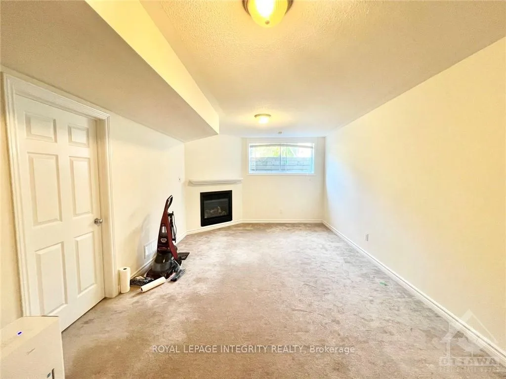 Photo 28 of 102 Brady Avenue, Ottawa, Kanata - Morgan's Grant/South March — HOMEH