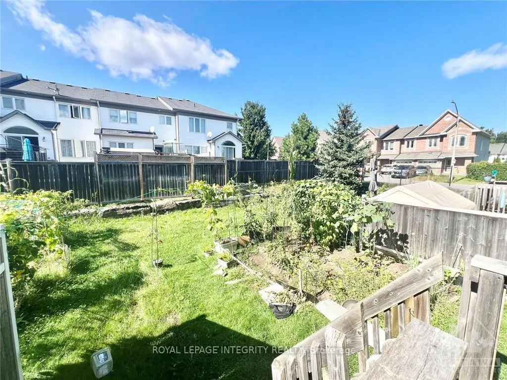 Photo 30 of 102 Brady Avenue, Ottawa, Kanata - Morgan's Grant/South March — HOMEH