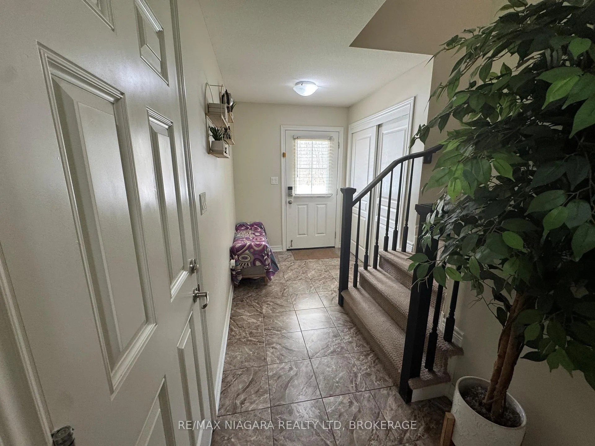 Photo 2 of 7905 Oldfield Road, Niagara Falls, Oldfield — HOMEH
