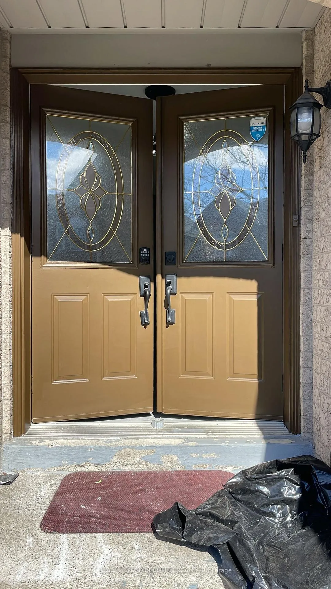 Photo 2 of 26 Goldenlight Circle, Brampton, Brampton West — HOMEH