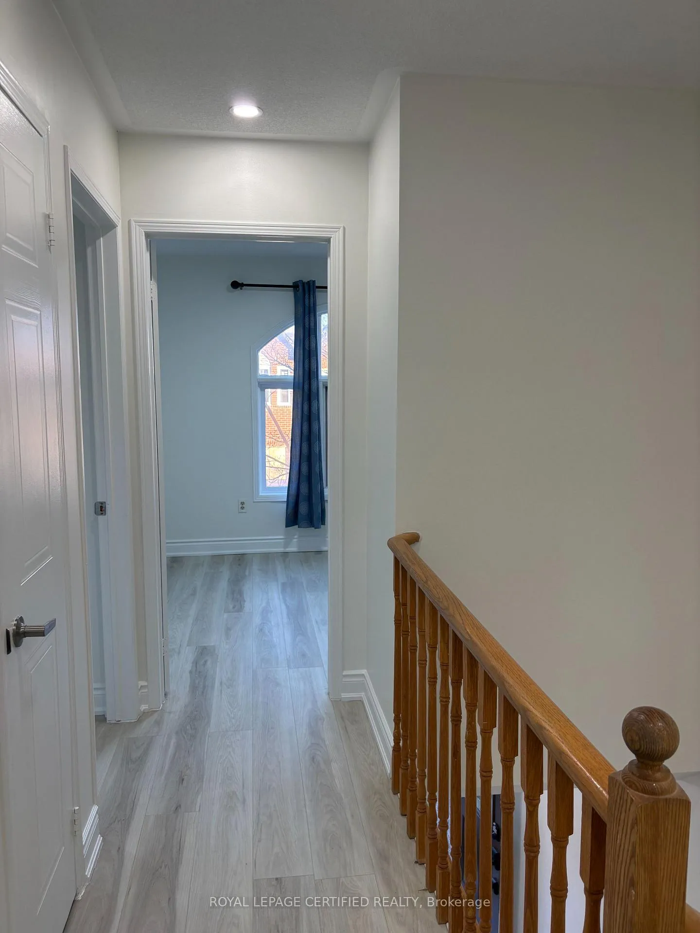 Photo 10 of 26 Goldenlight Circle, Brampton, Brampton West — HOMEH