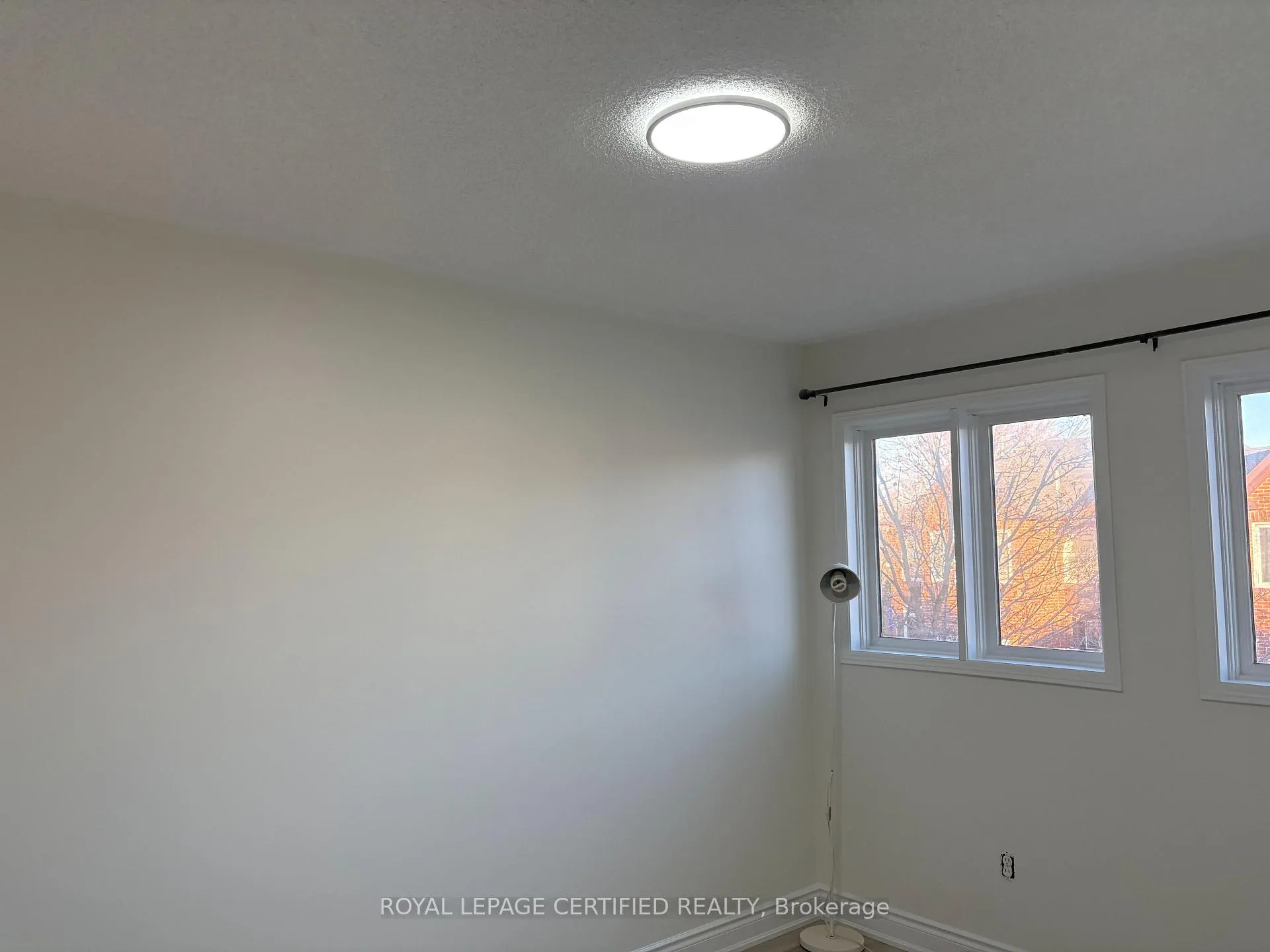 Photo 20 of 26 Goldenlight Circle, Brampton, Brampton West — HOMEH