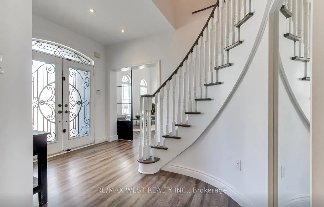 Photo 5 of 2 Sgotto Boulevard, Vaughan, Sonoma Heights — HOMEH