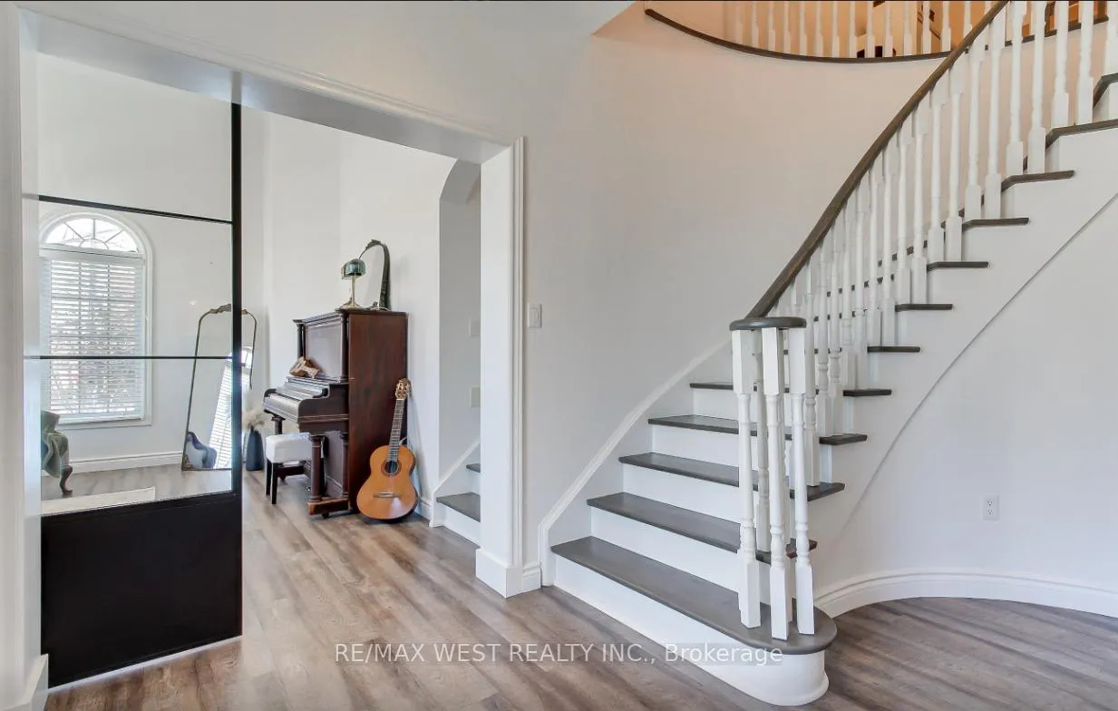 Photo 6 of 2 Sgotto Boulevard, Vaughan, Sonoma Heights — HOMEH