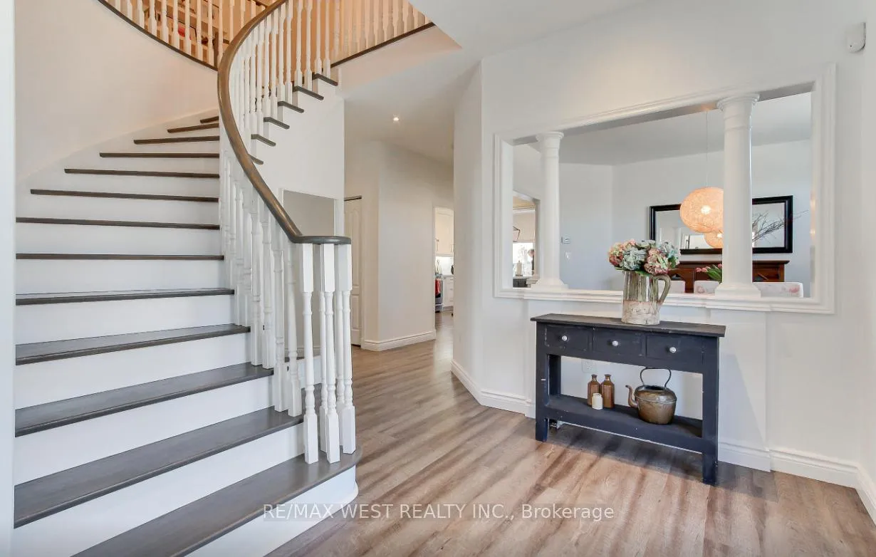 Photo 7 of 2 Sgotto Boulevard, Vaughan, Sonoma Heights — HOMEH