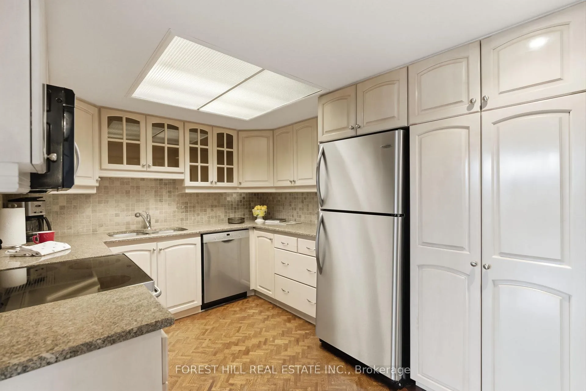 Photo 5 of Unit 610, 19 Lower Village Gate, Toronto, Forest Hill South — HOMEH