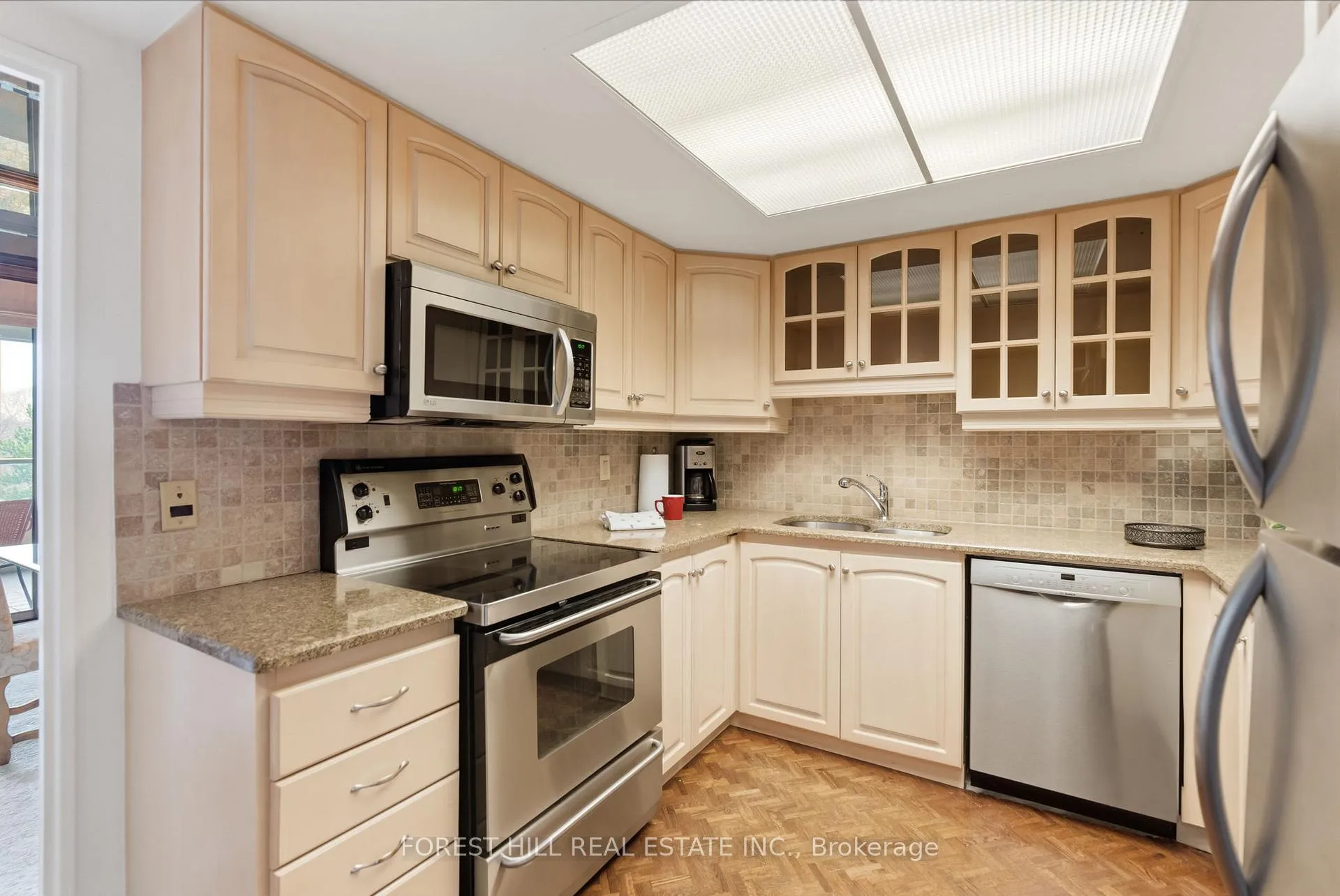 Photo 6 of Unit 610, 19 Lower Village Gate, Toronto, Forest Hill South — HOMEH