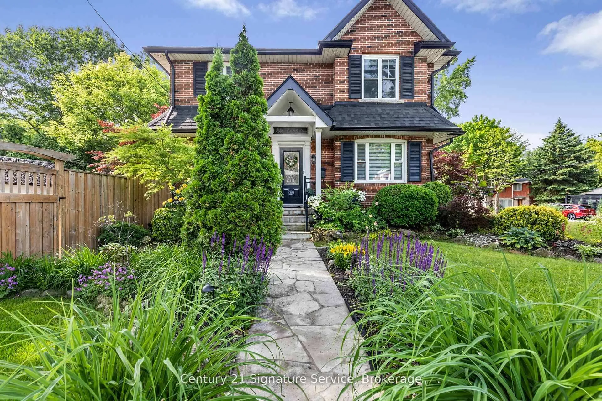 Photo 2 of 33 McIntosh Avenue, Etobicoke, Stonegate-Queensway — HOMEH