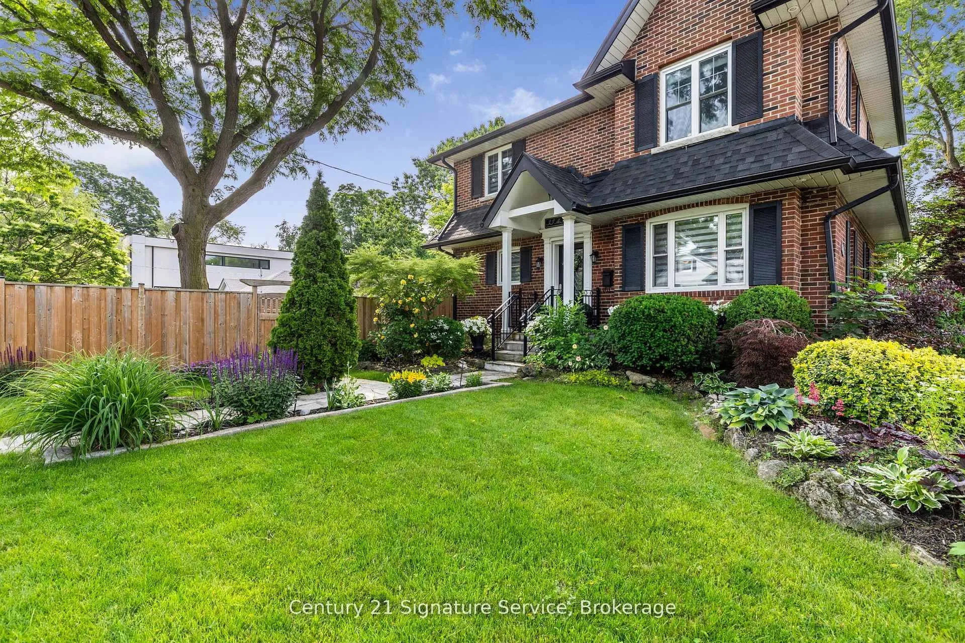 Photo 4 of 33 McIntosh Avenue, Etobicoke, Stonegate-Queensway — HOMEH