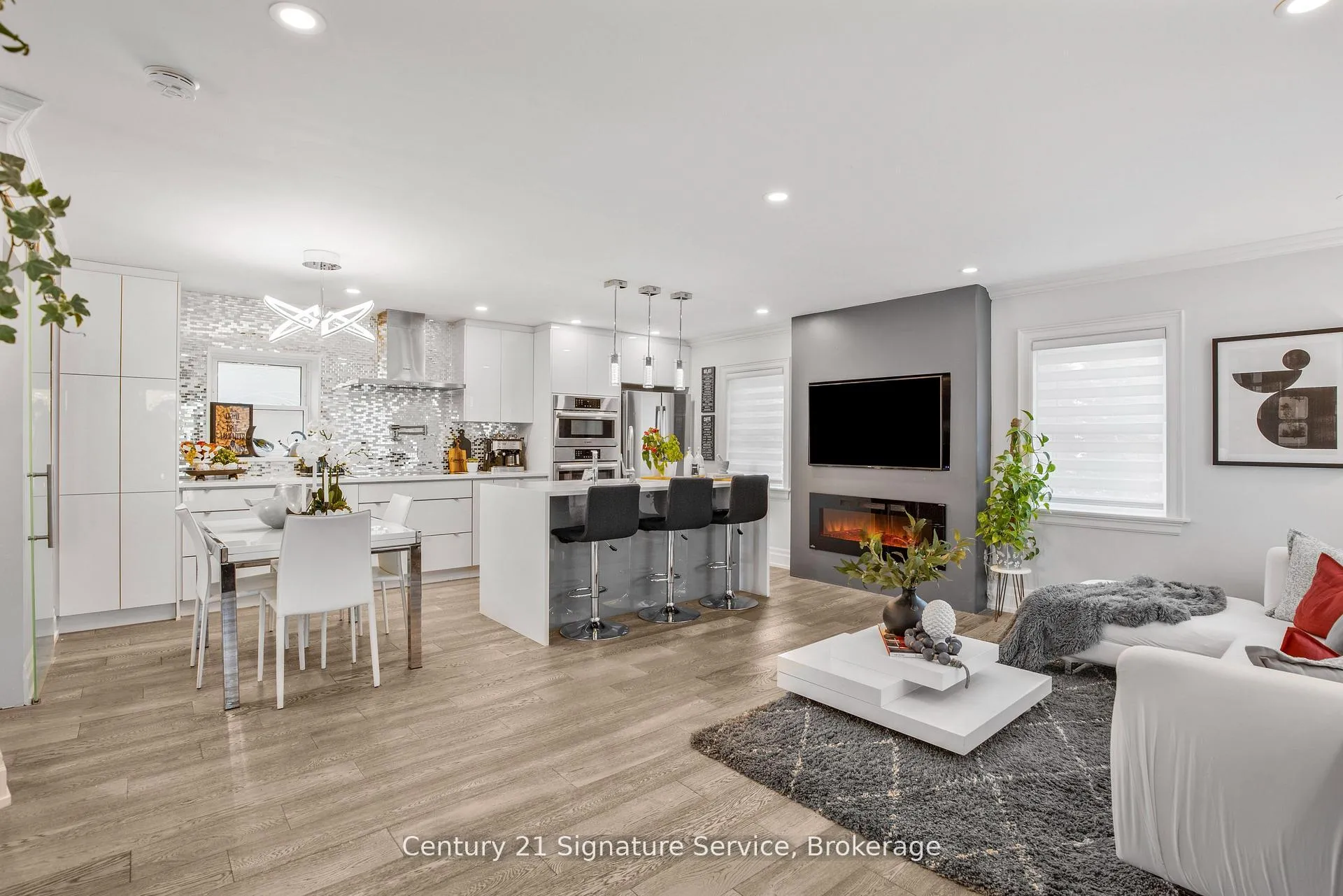 Photo 5 of 33 McIntosh Avenue, Etobicoke, Stonegate-Queensway — HOMEH