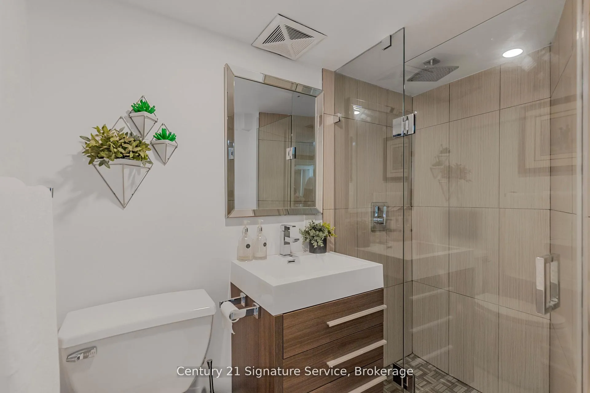 Photo 20 of 33 McIntosh Avenue, Etobicoke, Stonegate-Queensway — HOMEH
