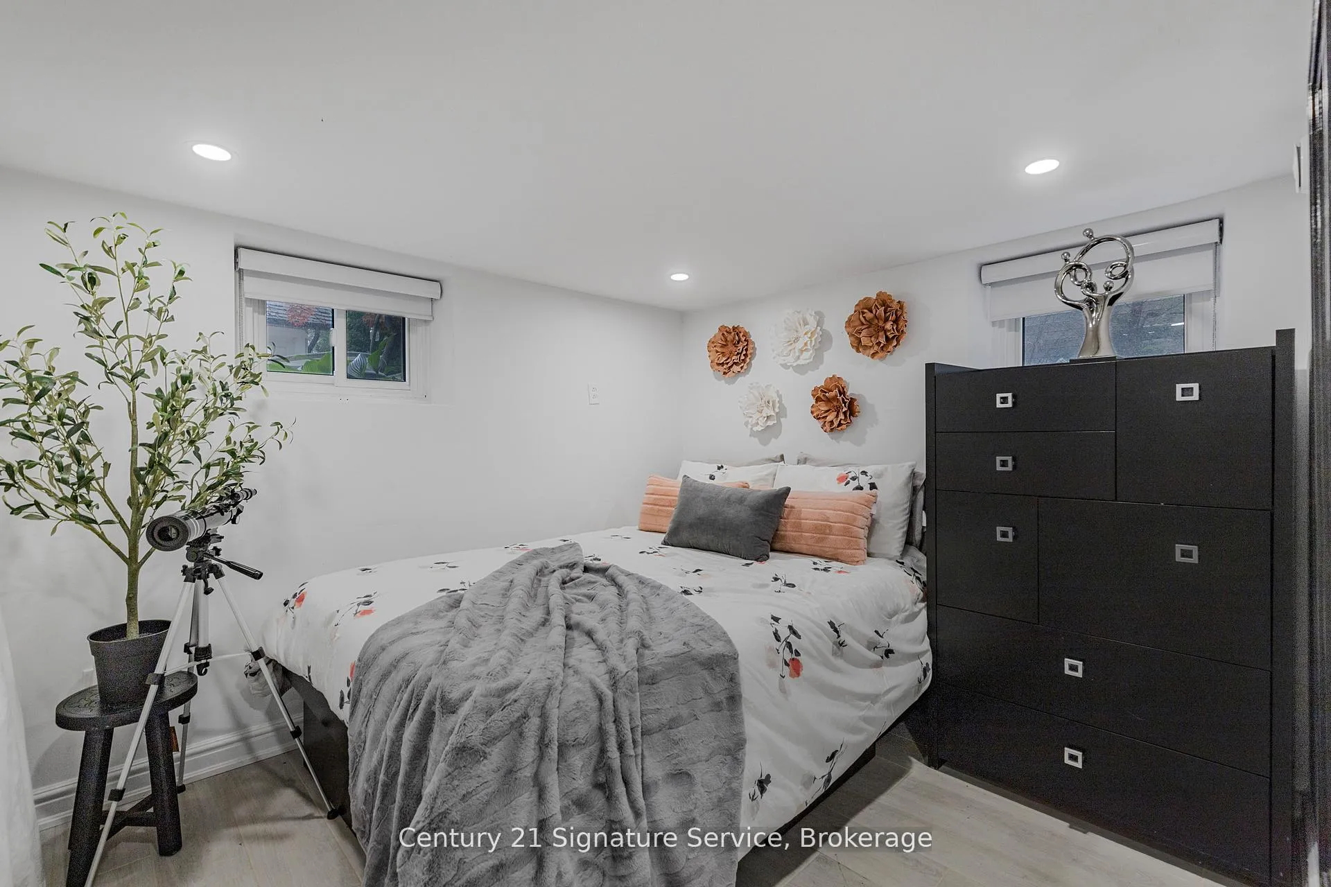 Photo 21 of 33 McIntosh Avenue, Etobicoke, Stonegate-Queensway — HOMEH