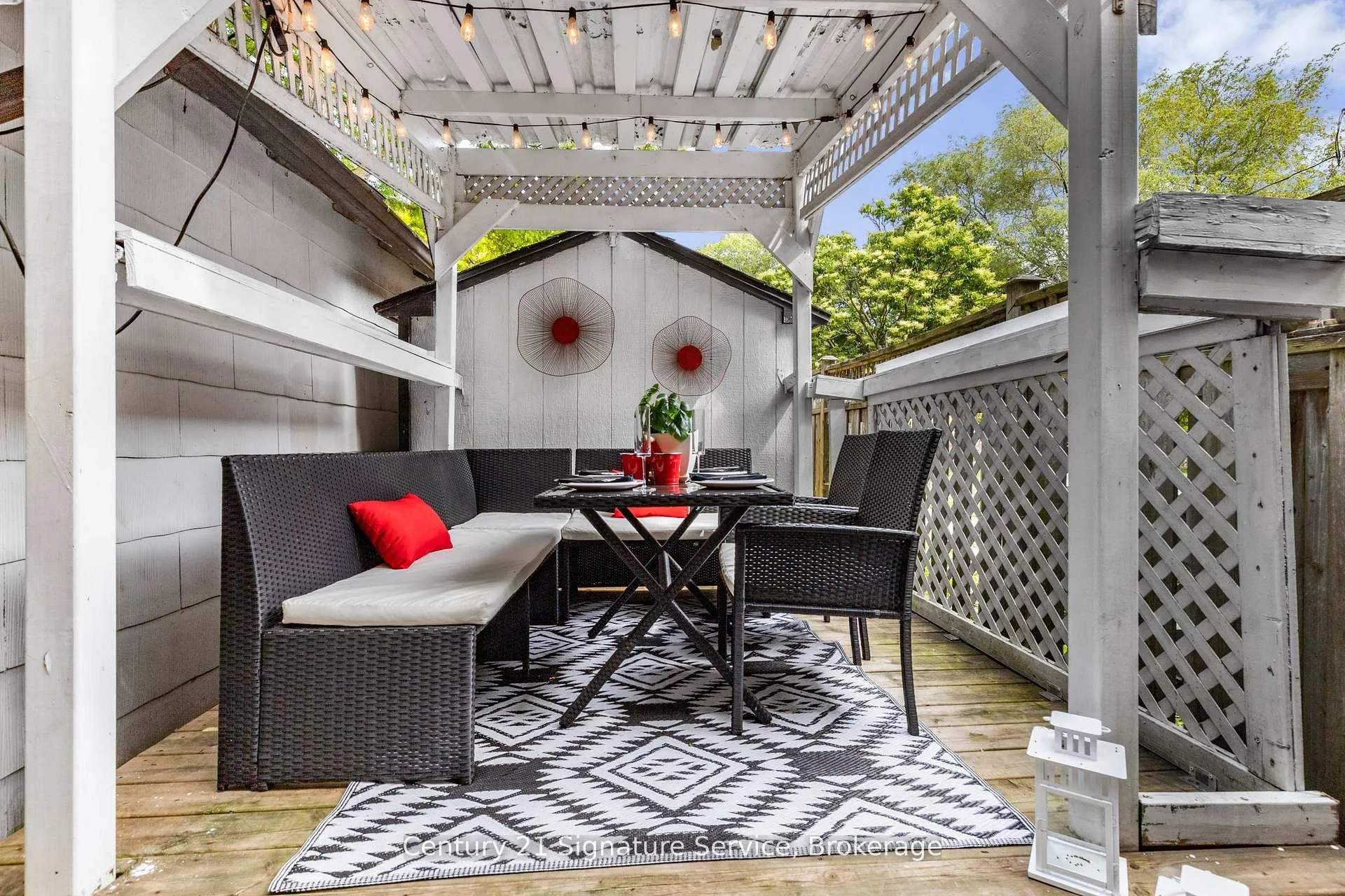 Photo 24 of 33 McIntosh Avenue, Etobicoke, Stonegate-Queensway — HOMEH