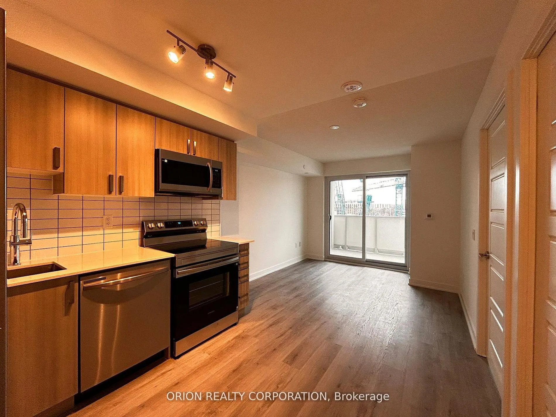 Photo 5 of Unit 601, 1010 Sandy Beach Road, Pickering, Bay Ridges — HOMEH