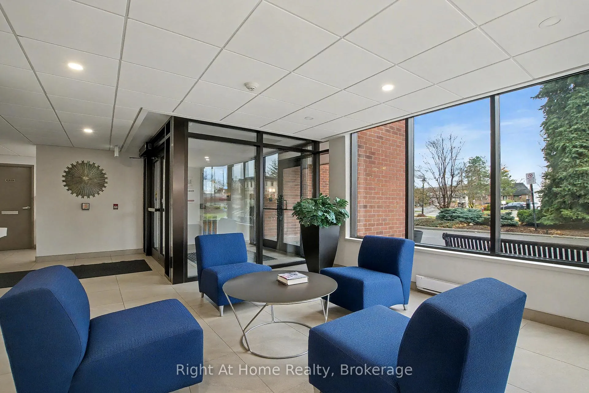 Photo 4 of Unit 405, 2121 Lakeshore Road, Burlington, Brant — HOMEH