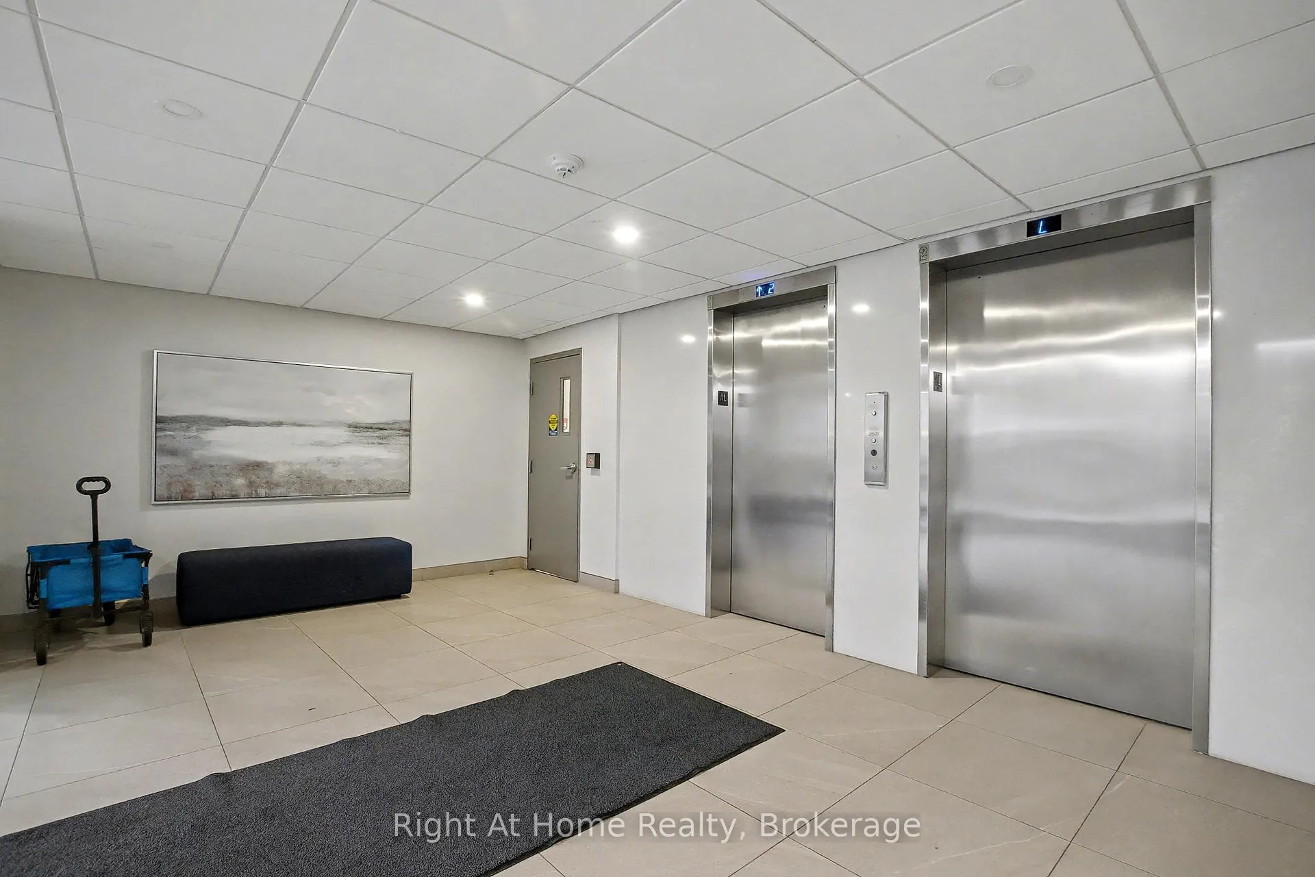 Photo 5 of Unit 405, 2121 Lakeshore Road, Burlington, Brant — HOMEH