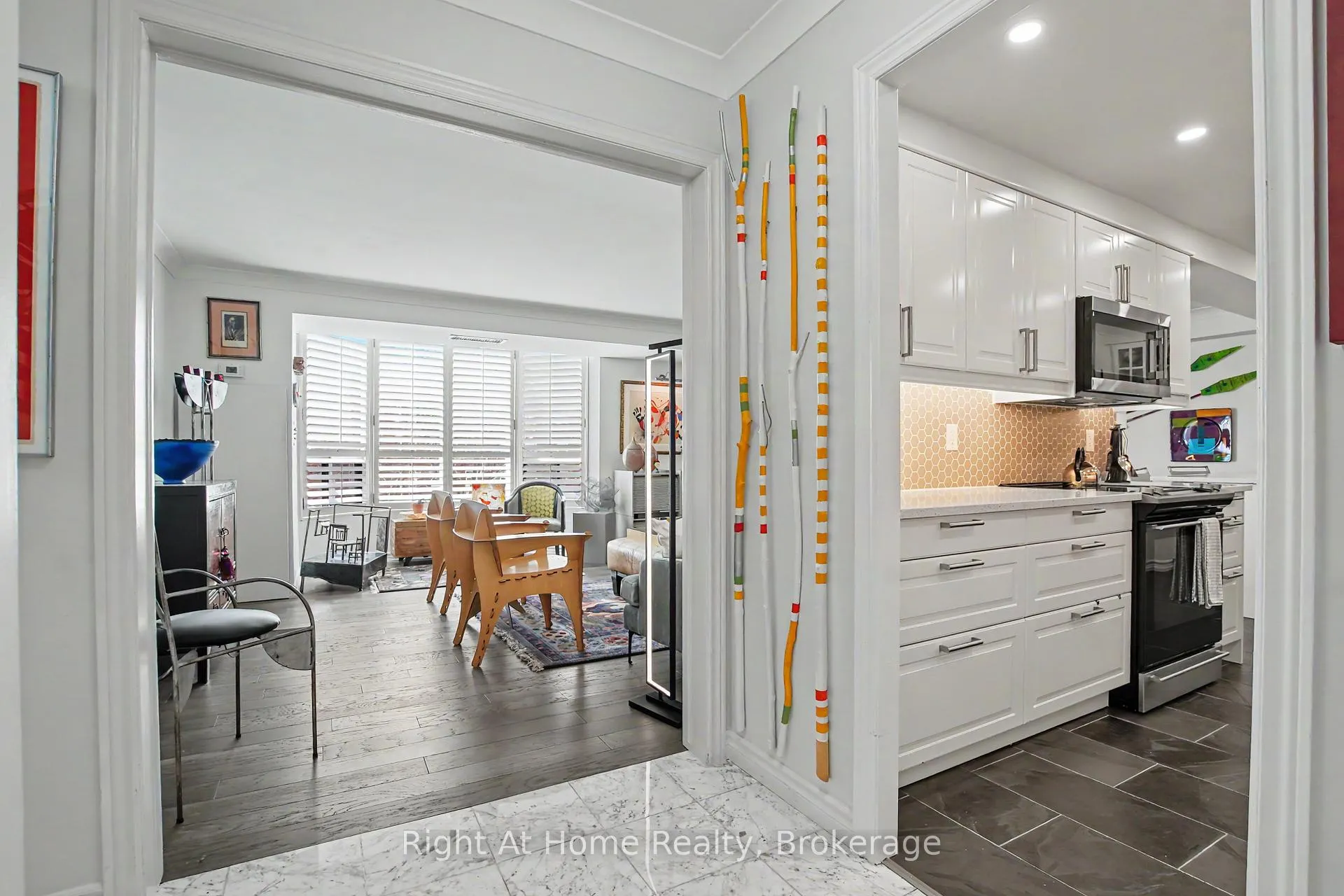 Photo 7 of Unit 405, 2121 Lakeshore Road, Burlington, Brant — HOMEH