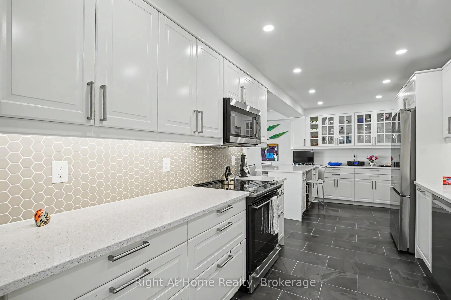 Photo 19 of Unit 405, 2121 Lakeshore Road, Burlington, Brant — HOMEH