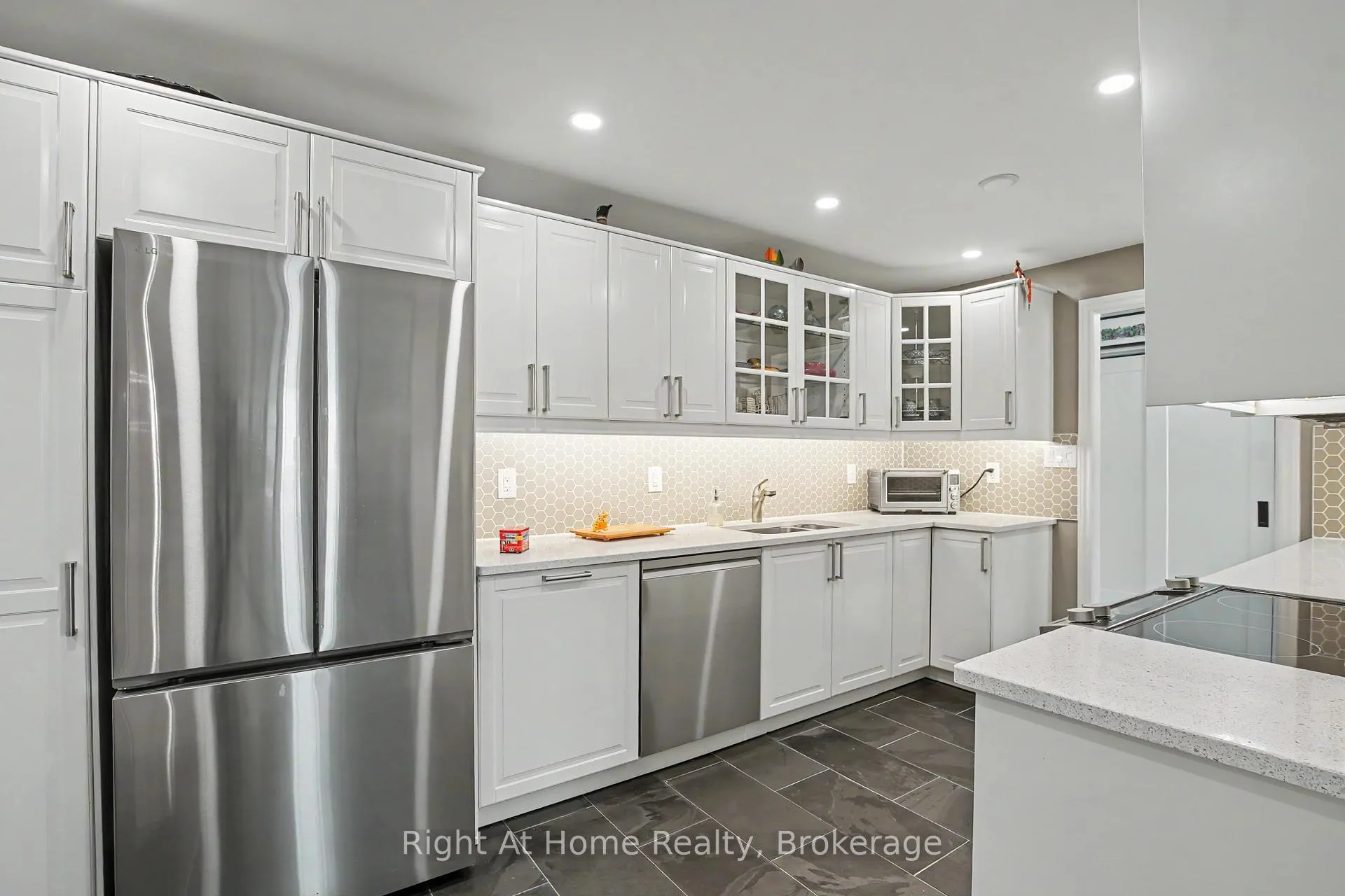 Photo 20 of Unit 405, 2121 Lakeshore Road, Burlington, Brant — HOMEH