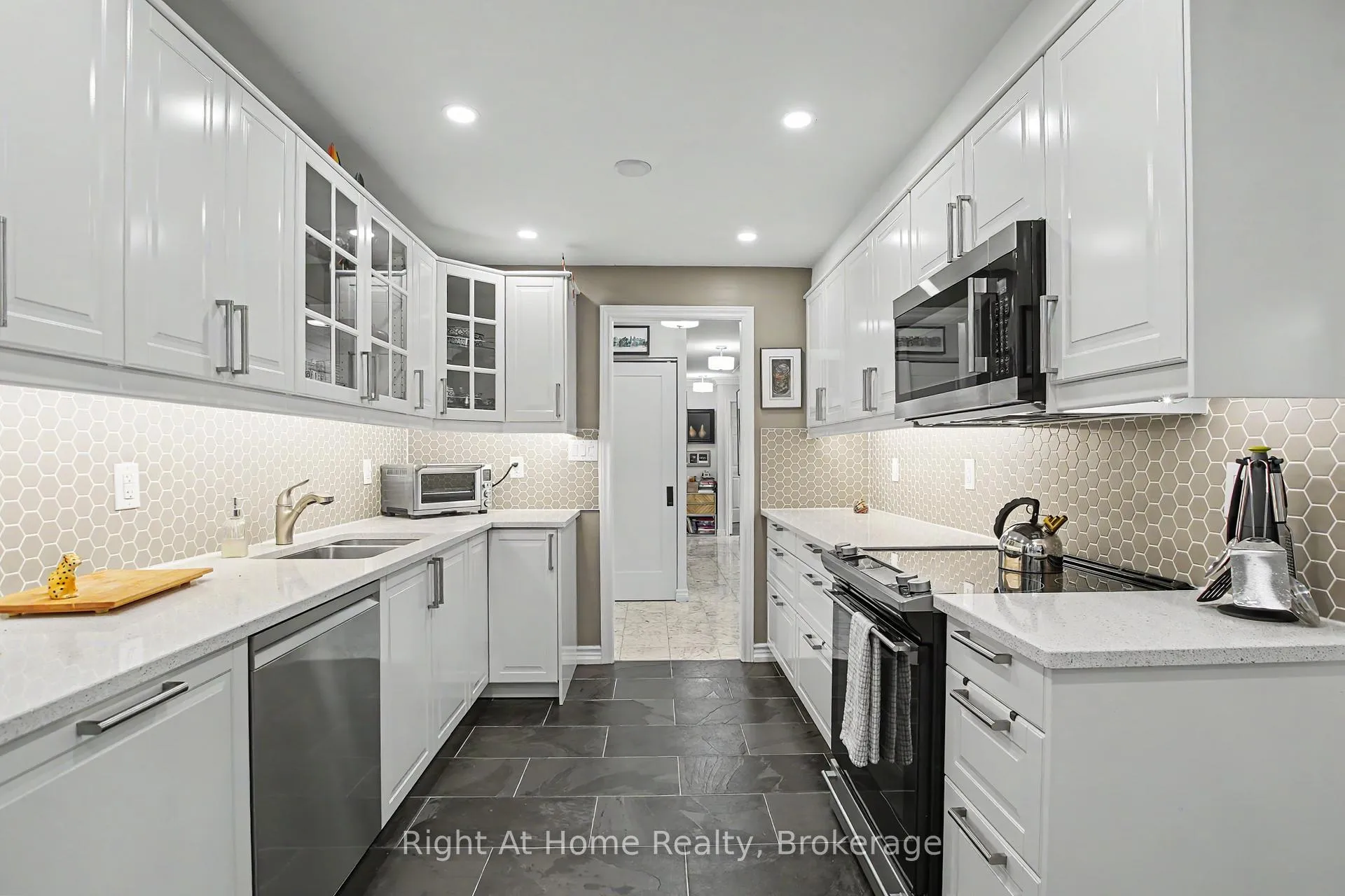 Photo 21 of Unit 405, 2121 Lakeshore Road, Burlington, Brant — HOMEH