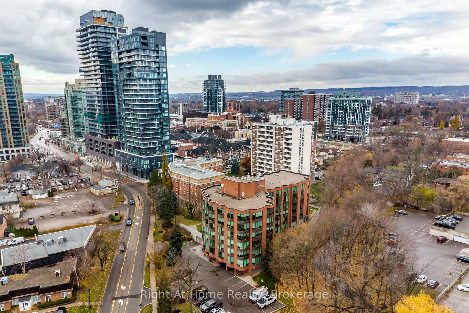 Photo 33 of Unit 405, 2121 Lakeshore Road, Burlington, Brant — HOMEH