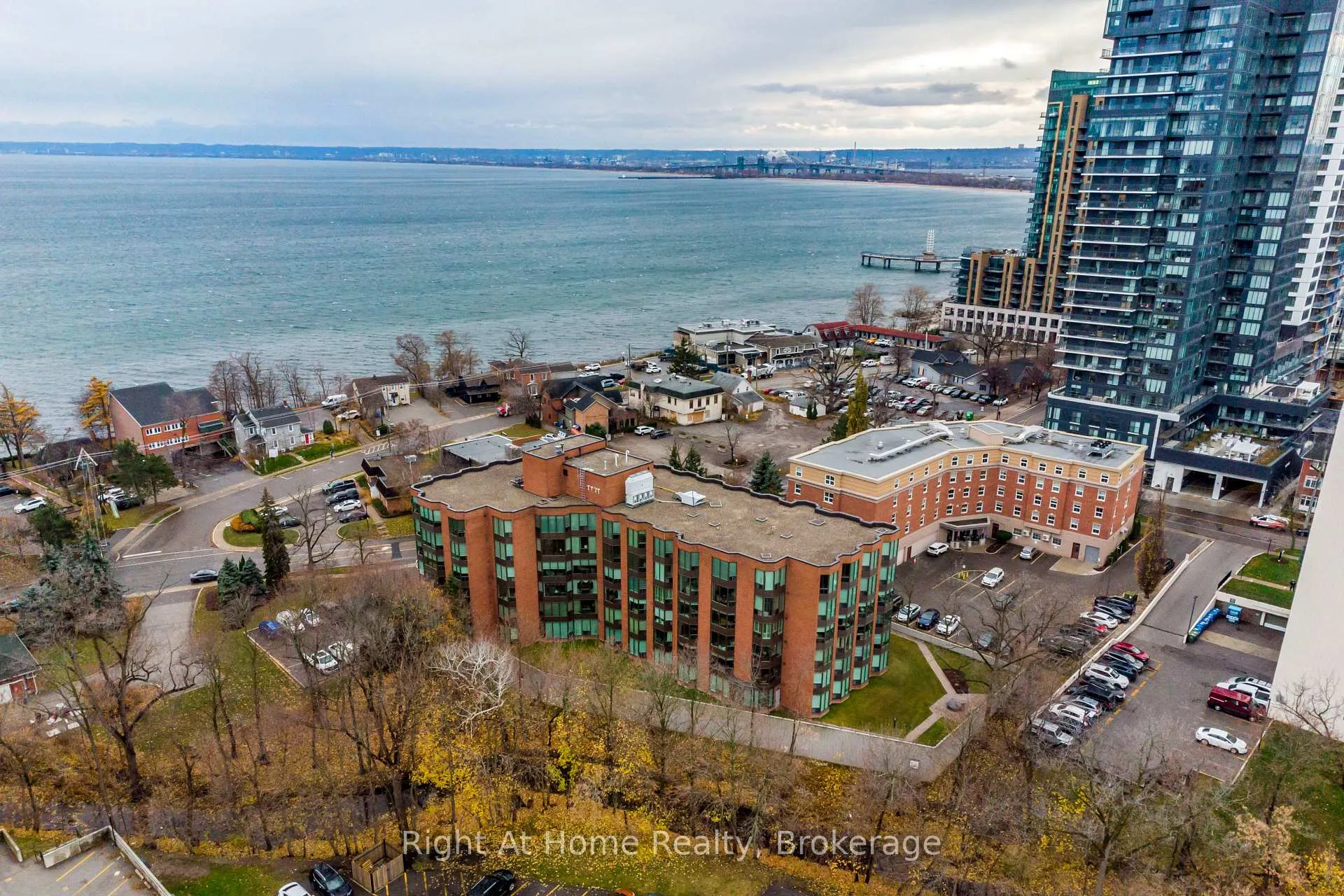Photo 34 of Unit 405, 2121 Lakeshore Road, Burlington, Brant — HOMEH