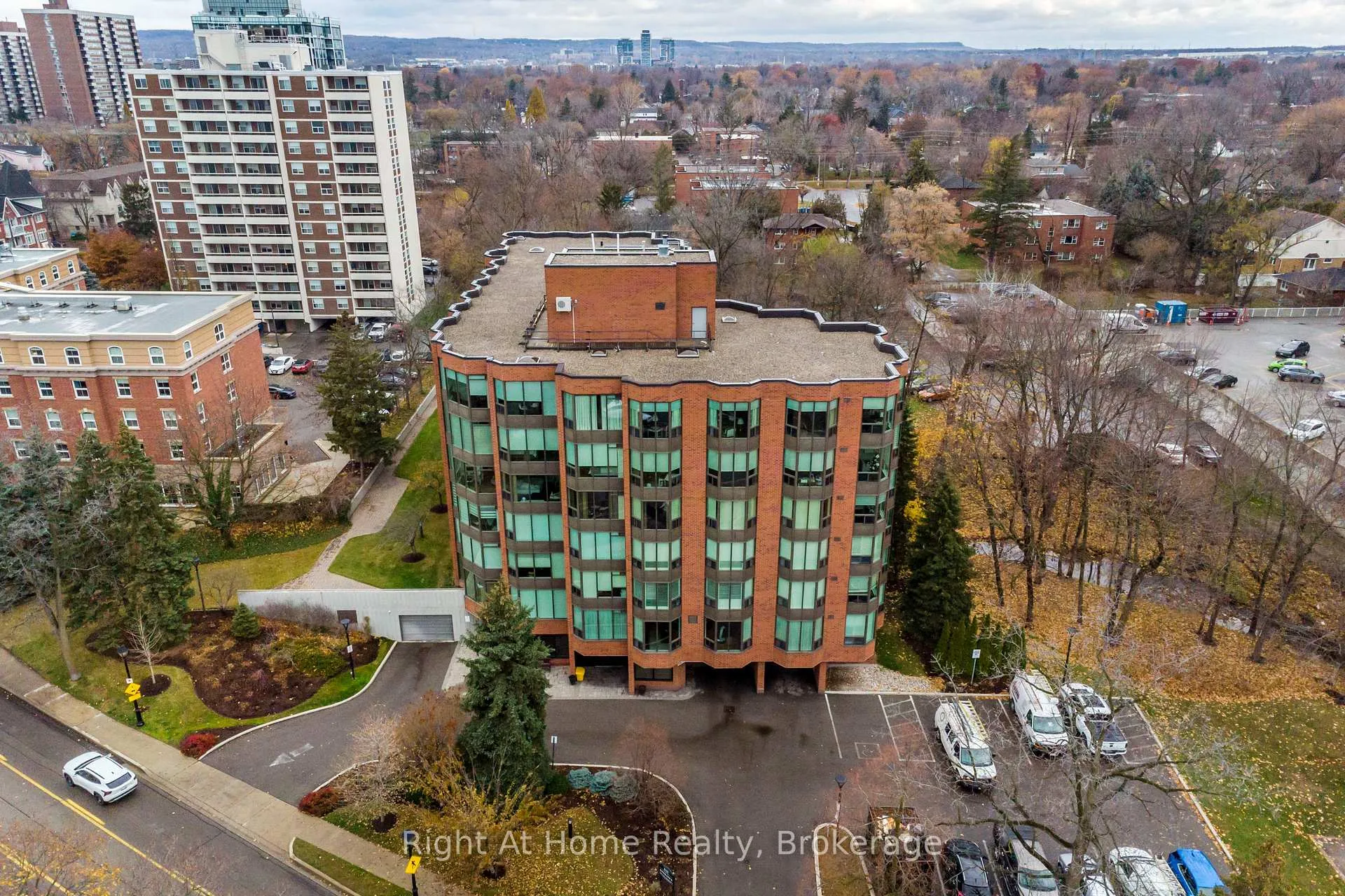 Photo 35 of Unit 405, 2121 Lakeshore Road, Burlington, Brant — HOMEH