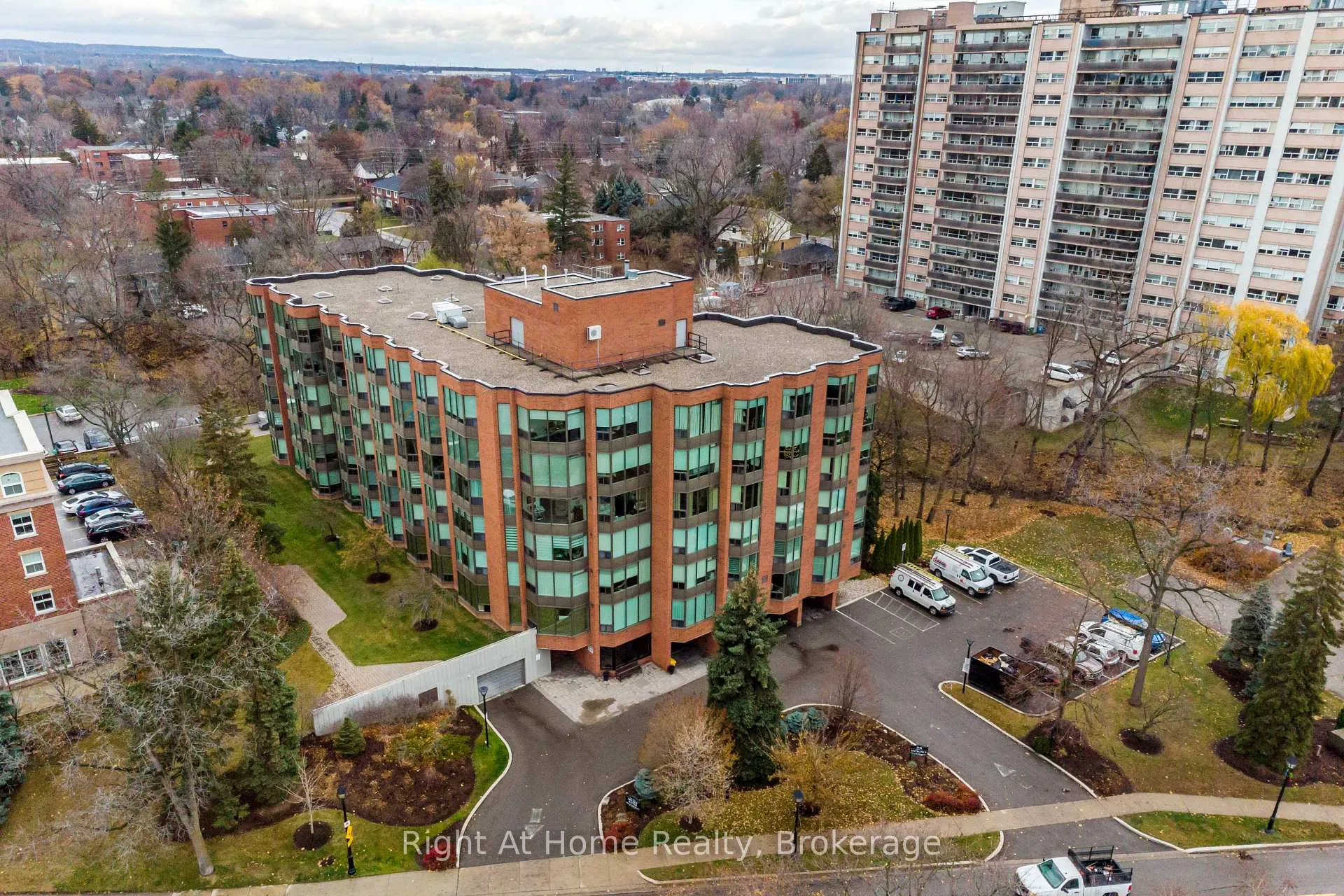 Photo 36 of Unit 405, 2121 Lakeshore Road, Burlington, Brant — HOMEH