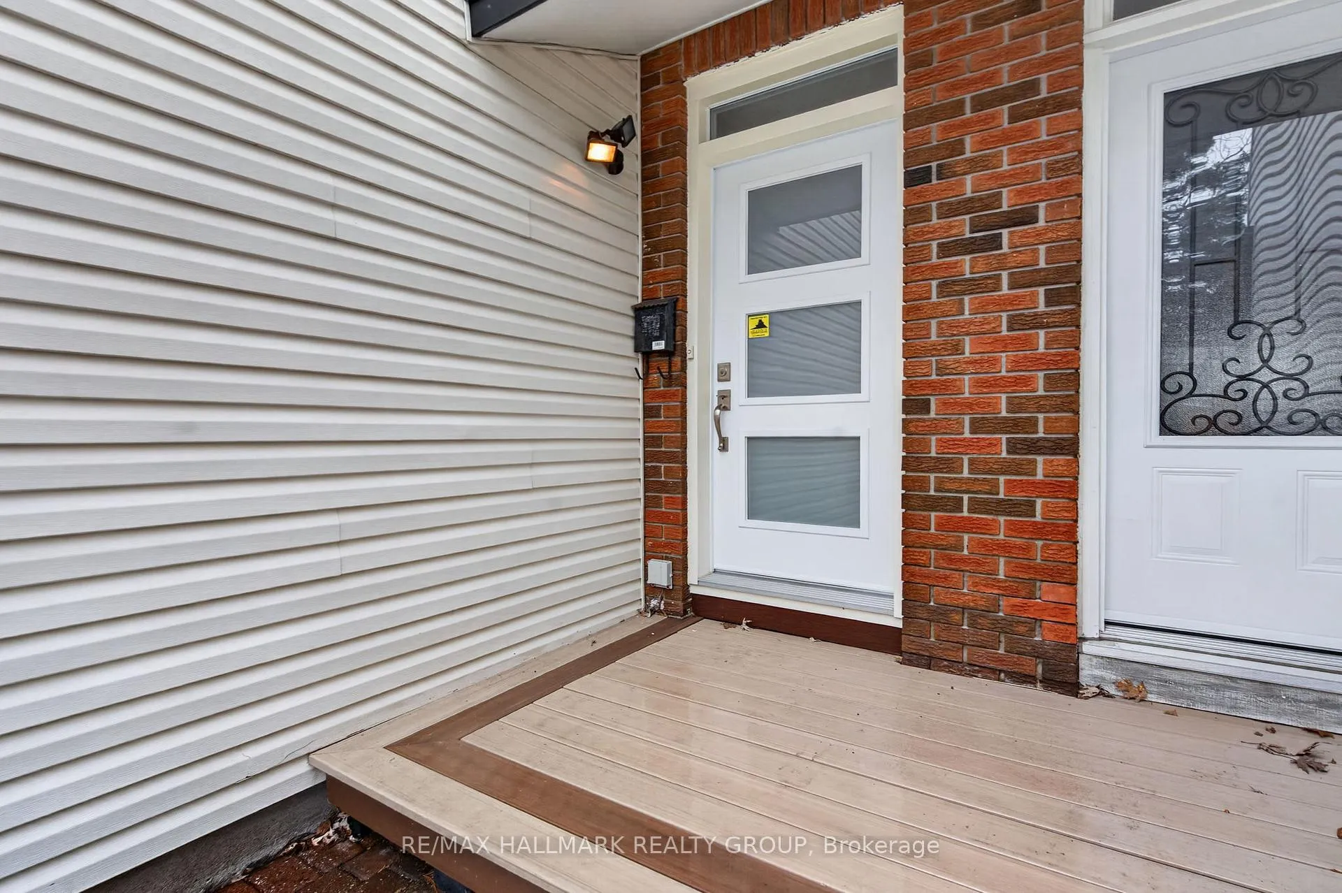 Photo 3 of 24 Hobart Crescent, Ottawa, Sheahan Estates/Trend Village — HOMEH